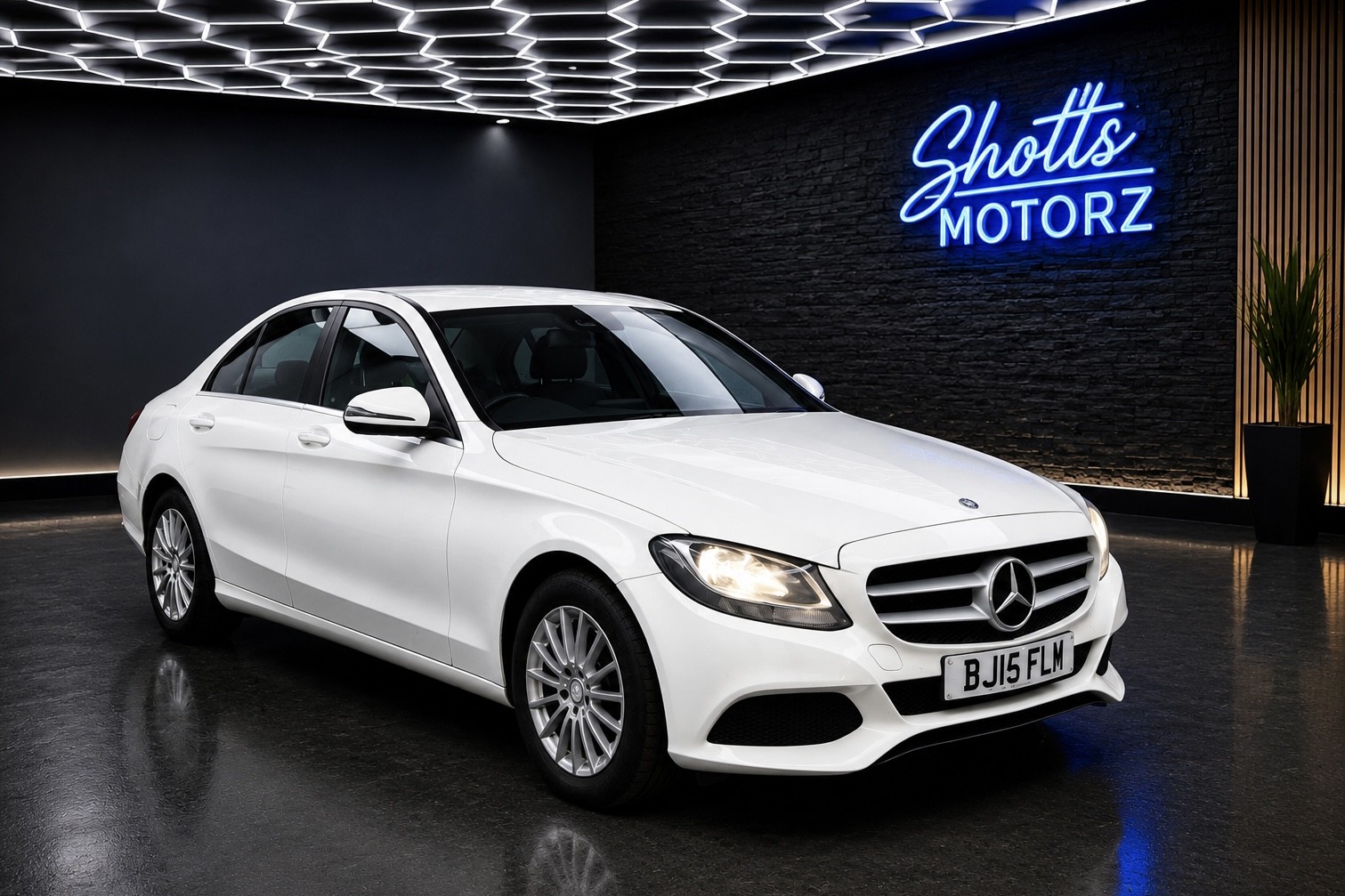 2015 Mercedes-Benz C CLASS 2.1 C220 BlueTEC SE for sale, exterior front view