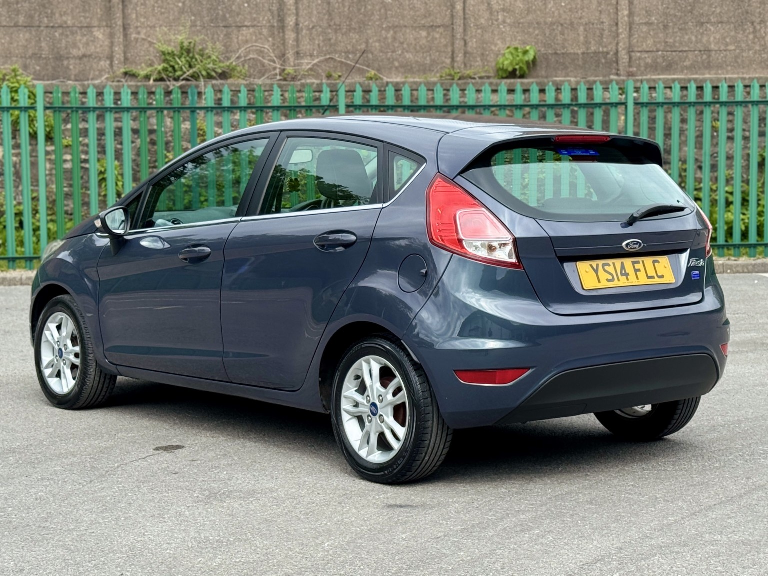 2014 Ford FIESTA 1.25 Zetec, exterior view 2