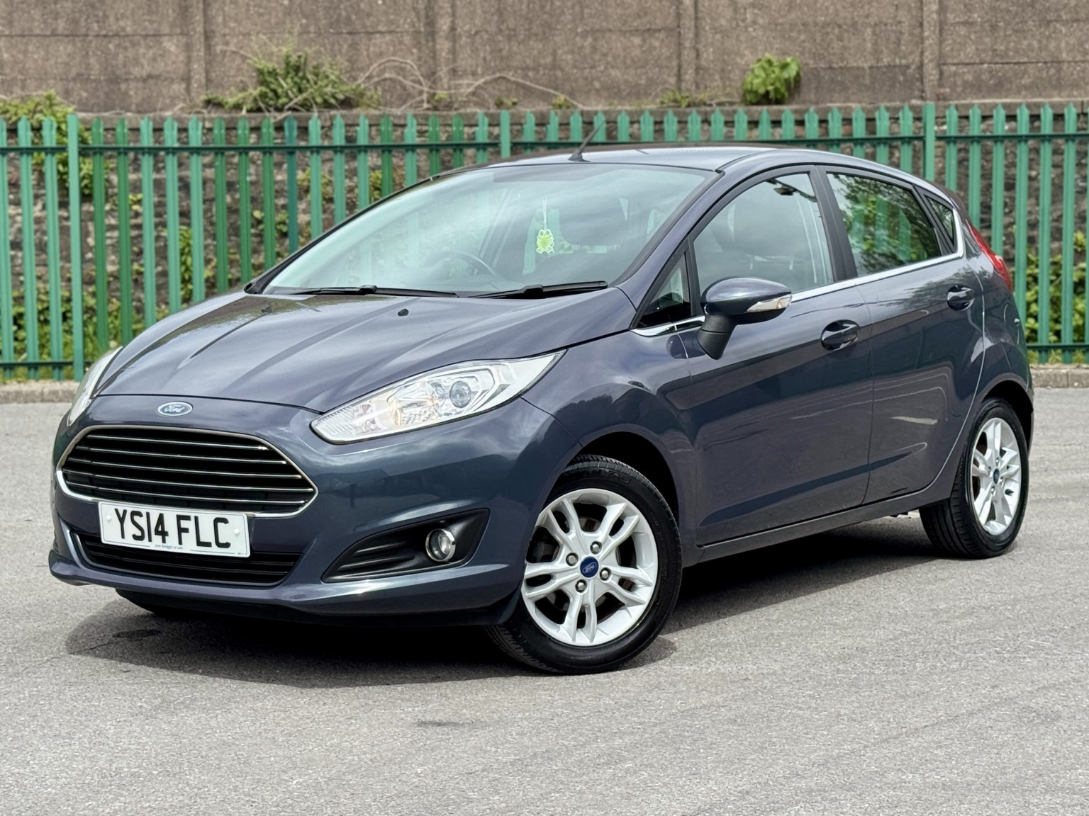2014 Ford FIESTA 1.25 Zetec, exterior view 3