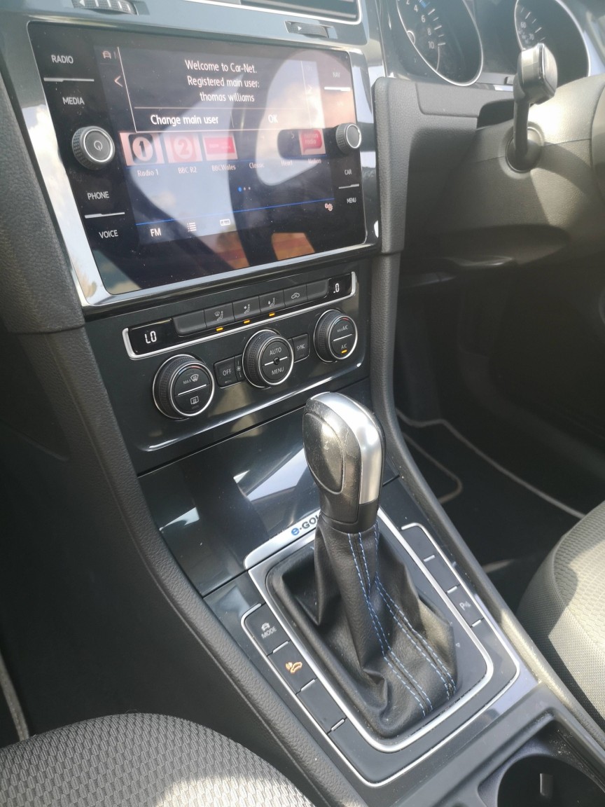 2019 Volkswagen E-GOLF 35.8kWh e-Golf, exterior view 4