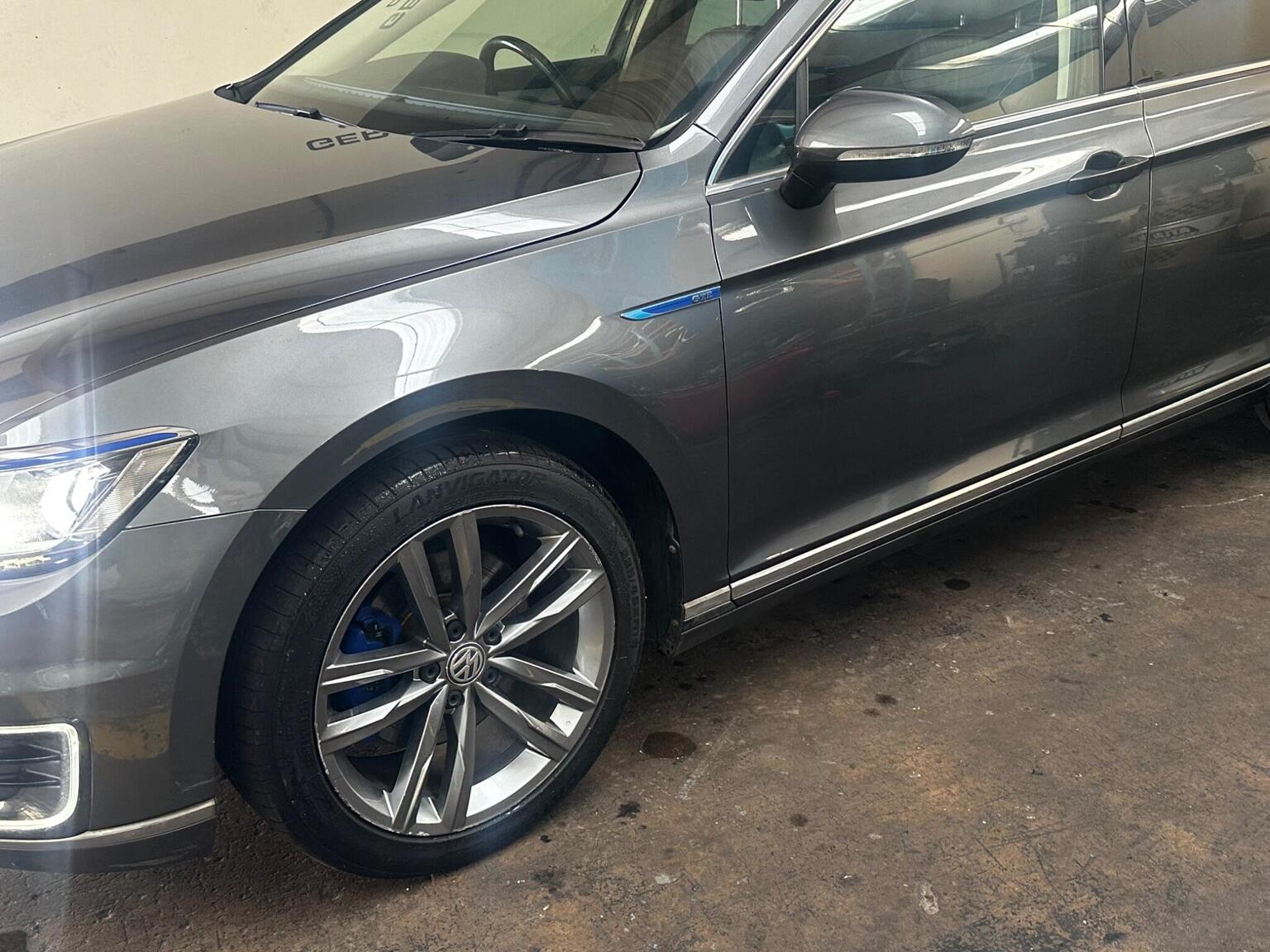 2017 Volkswagen PASSAT 1.4 TSI GTE DSG Euro 6 (s/s) 4dr, exterior view 3