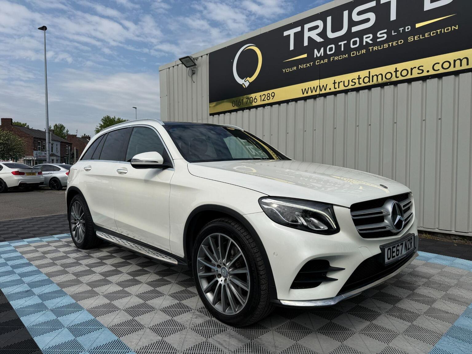 2017 Mercedes-Benz GLC 2.1 GLC250d AMG Line (Premium) G-Tronic 4MATIC Euro 6 (s/s) 5dr, exterior view 3