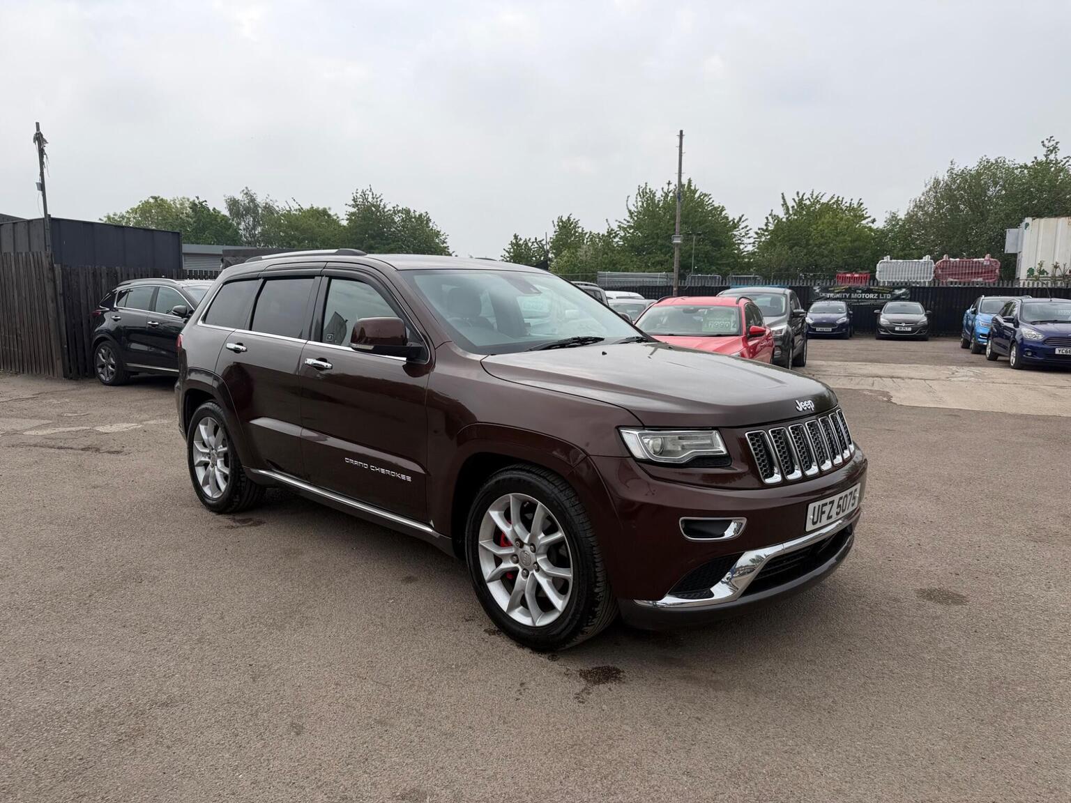 2014 Jeep GRAND CHEROKEE 3.0 V6 CRD Summit Auto 4WD Euro 5 5dr for sale, exterior front view