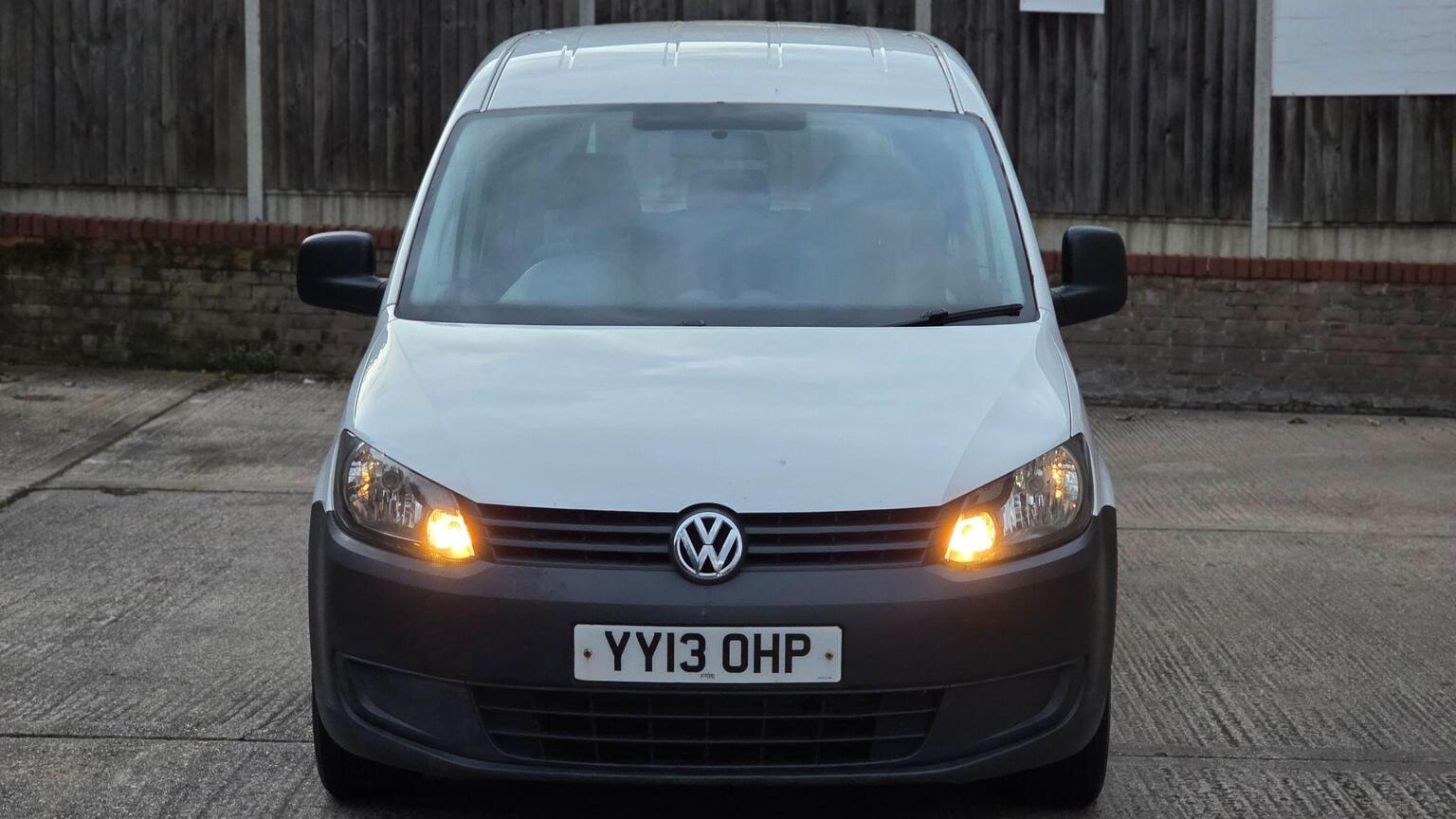 2013 Volkswagen CADDY MAXI 1.6 TDi C20 Maxi FWD 5dr, exterior view 2