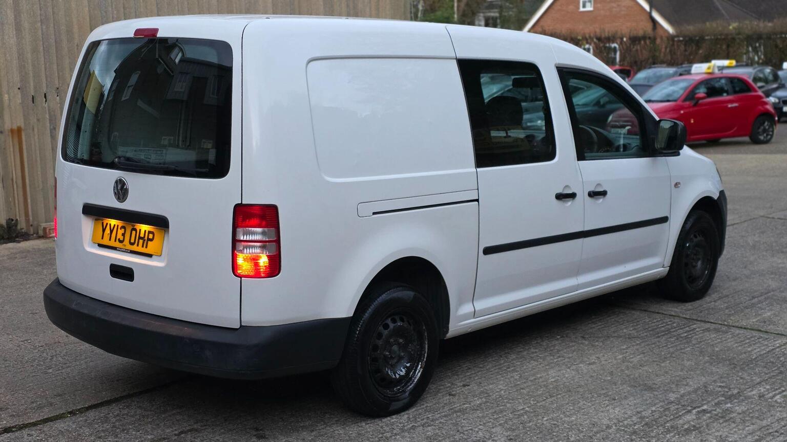 2013 Volkswagen CADDY MAXI 1.6 TDi C20 Maxi FWD 5dr, exterior view 4