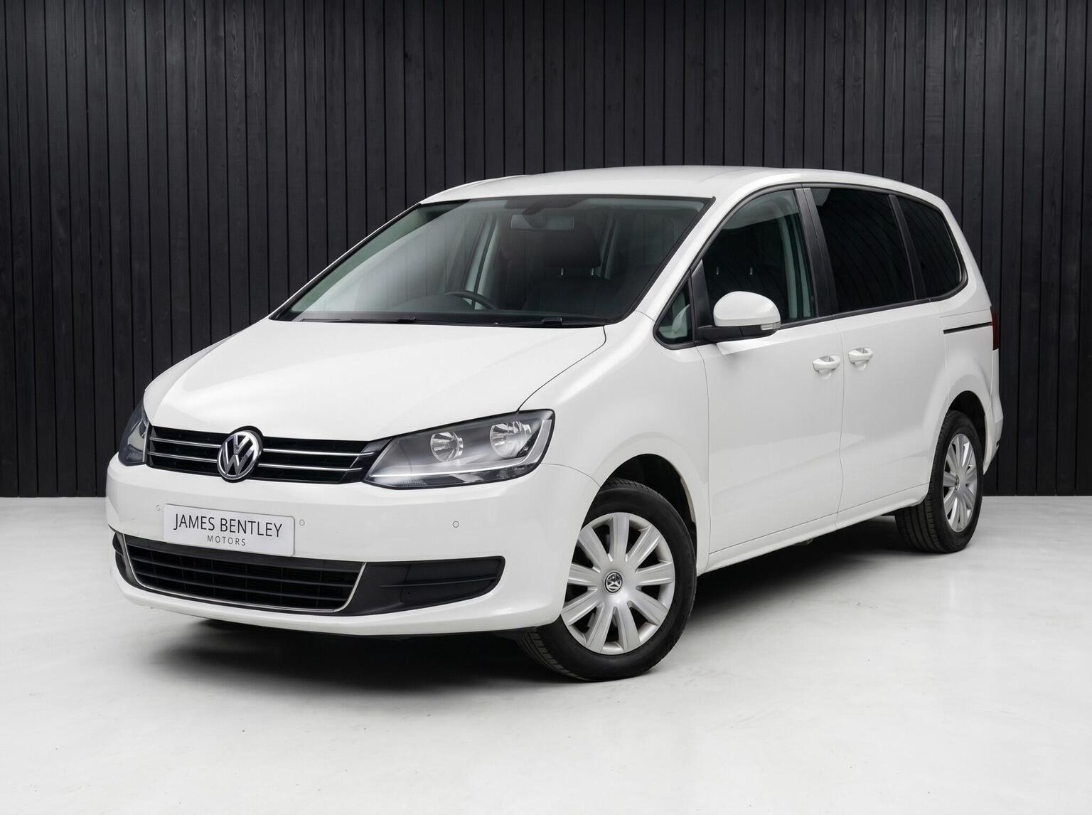 2014 Volkswagen SHARAN 2.0 TDI BlueMotion Tech S DSG Euro 5 (s/s) 5dr, exterior view 3