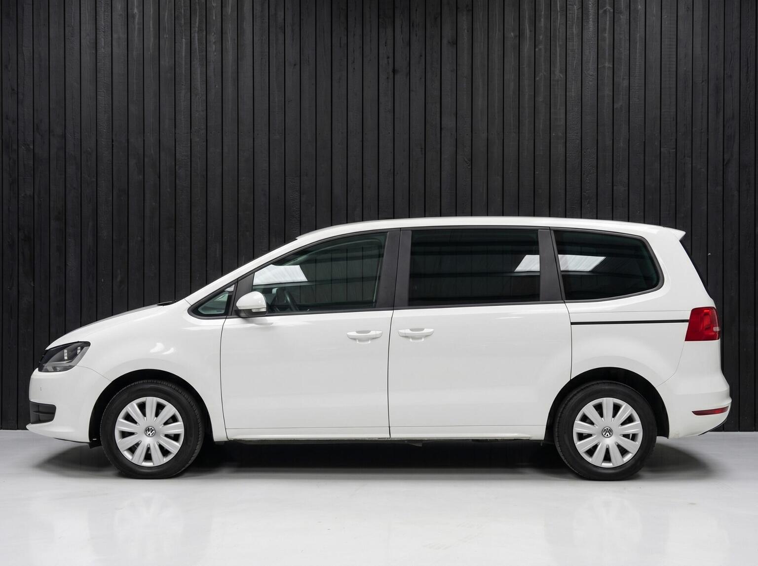 2014 Volkswagen SHARAN 2.0 TDI BlueMotion Tech S DSG Euro 5 (s/s) 5dr, exterior view 4