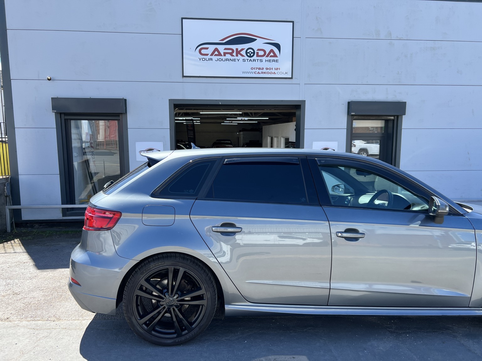 2017 Audi A3 1.6 TDI S line, exterior view 4