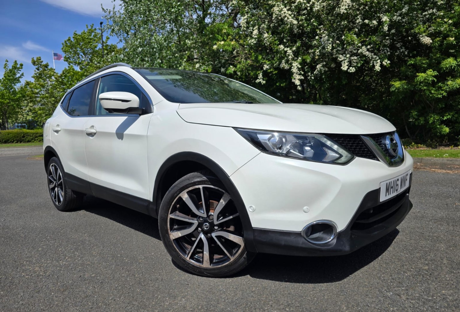 2016 Nissan QASHQAI 1.2 DIG-T Tekna for sale, exterior front view