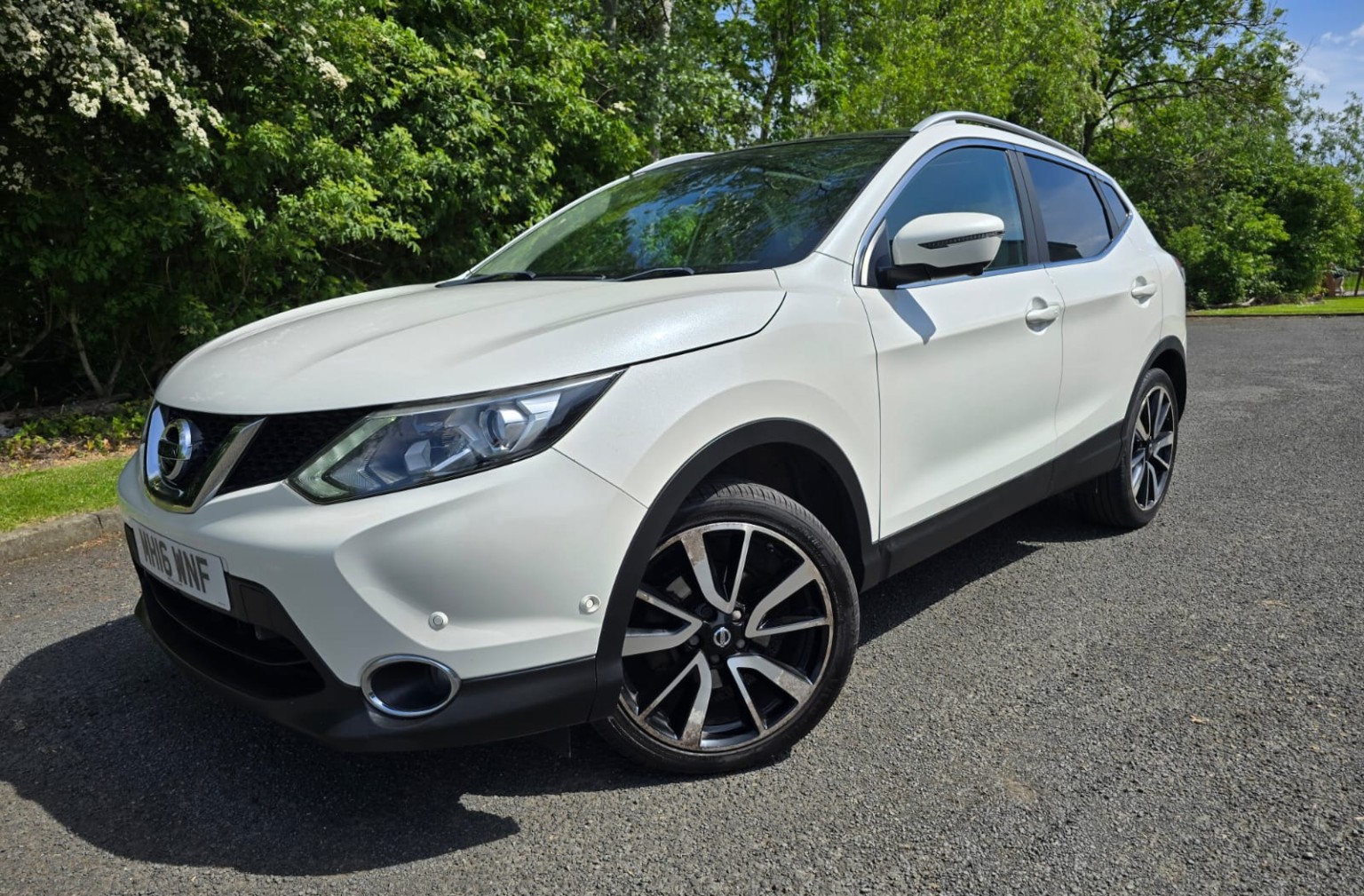 2016 Nissan QASHQAI 1.2 DIG-T Tekna, exterior view 2