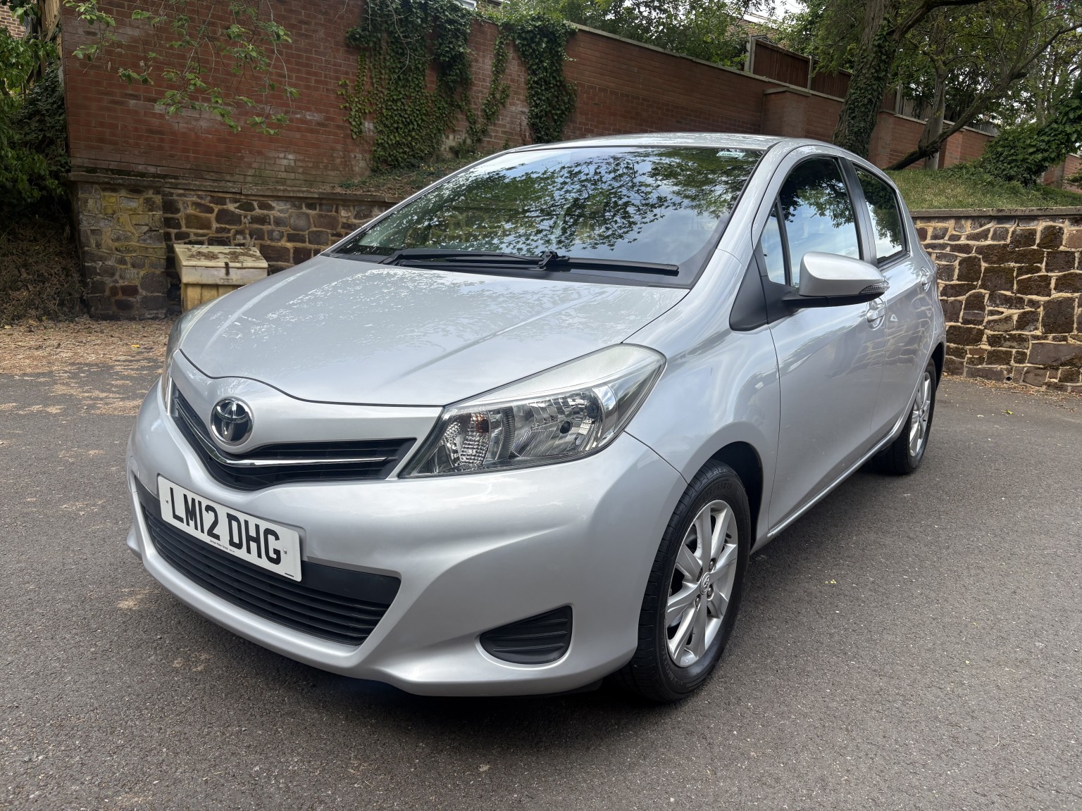 2012 Toyota YARIS 1.3 Dual VVT-i TR, exterior view 3