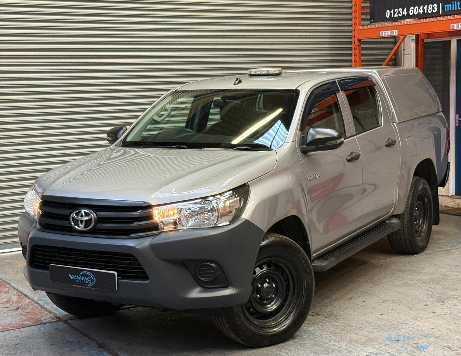 2020 Toyota HILUX 2.4 D-4D Active 4WD Euro 6 4dr (3.5t), exterior view 2