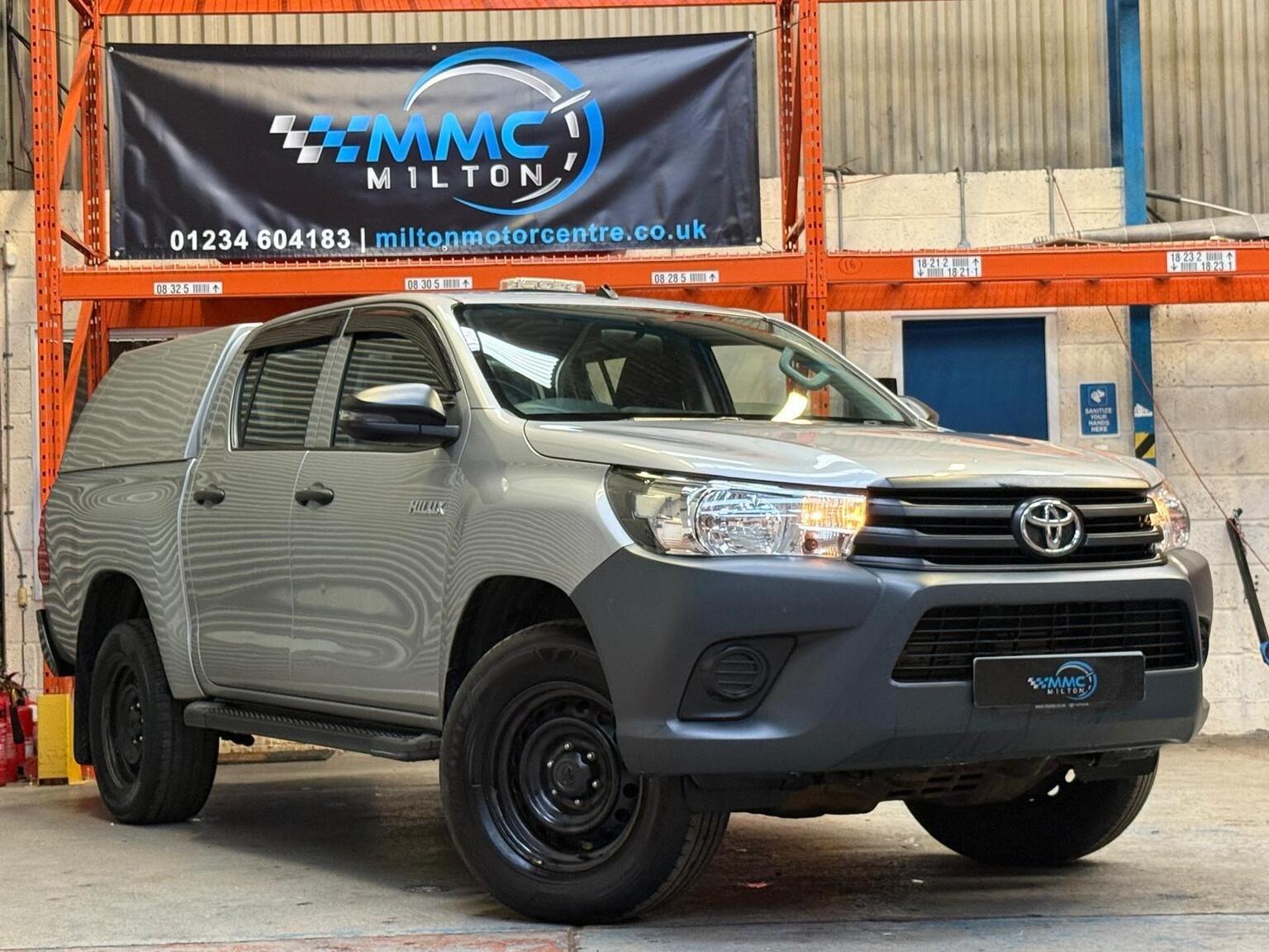 2020 Toyota HILUX 2.4 D-4D Active 4WD Euro 6 4dr (3.5t), exterior view 3