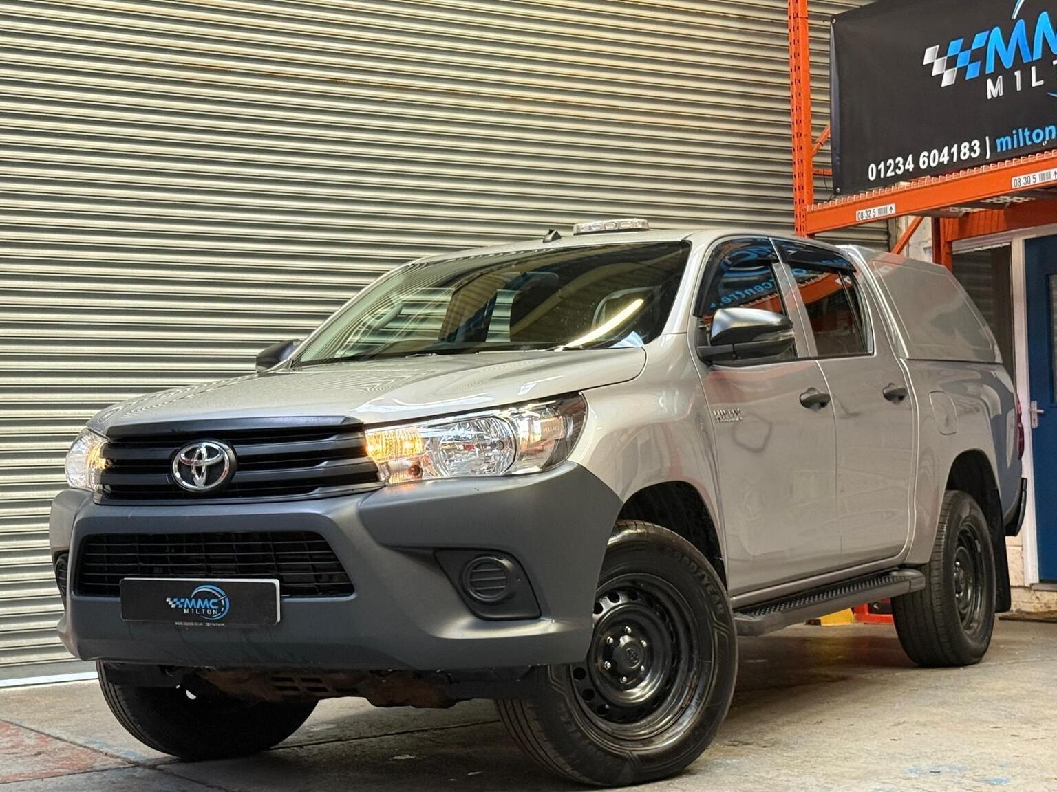 2020 Toyota HILUX 2.4 D-4D Active 4WD Euro 6 4dr (3.5t), exterior view 4