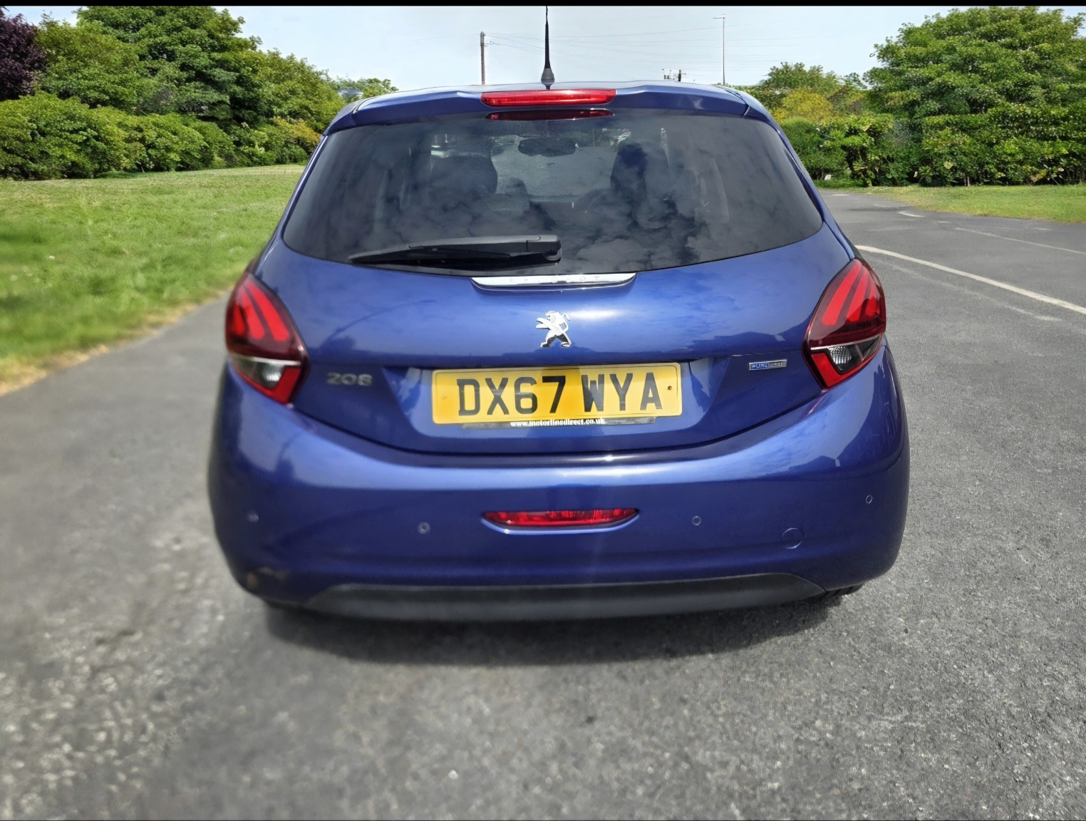 2017 Peugeot 208 1.2 PureTech Allure, exterior view 4