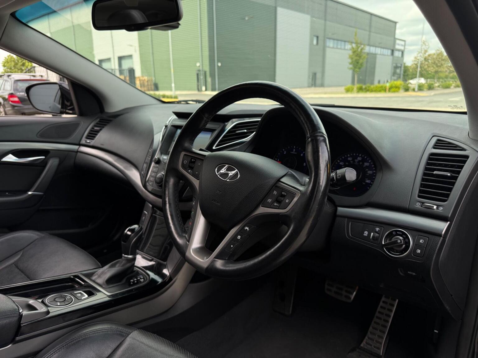 2017 Hyundai I40 1.7 CRDi Blue Drive Premium Tourer DCT Euro 6 (s/s) 5dr, exterior view 2