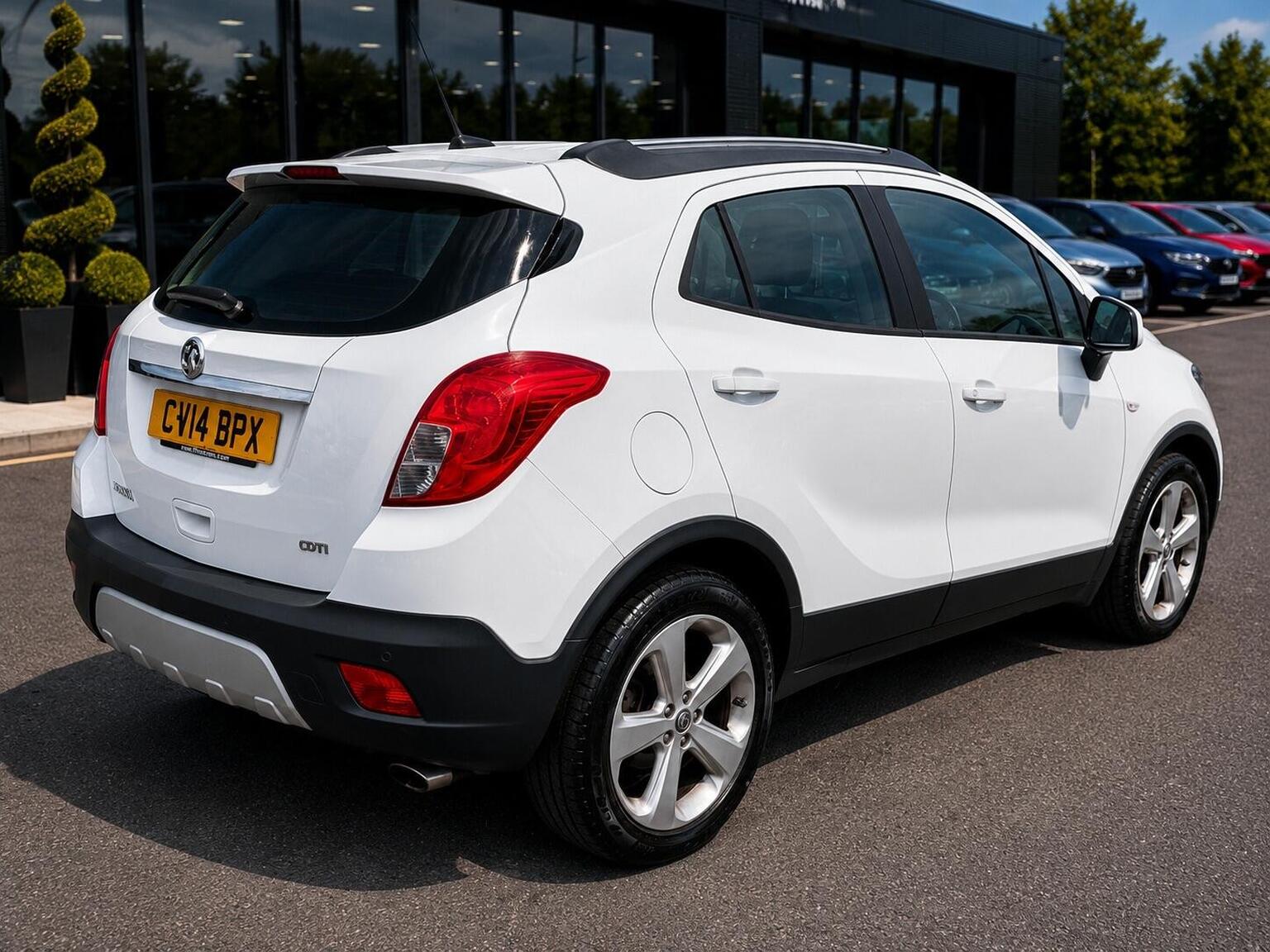 2014 Vauxhall MOKKA 1.7 CDTi Exclusiv 2WD Euro 5 (s/s) 5dr, exterior view 4