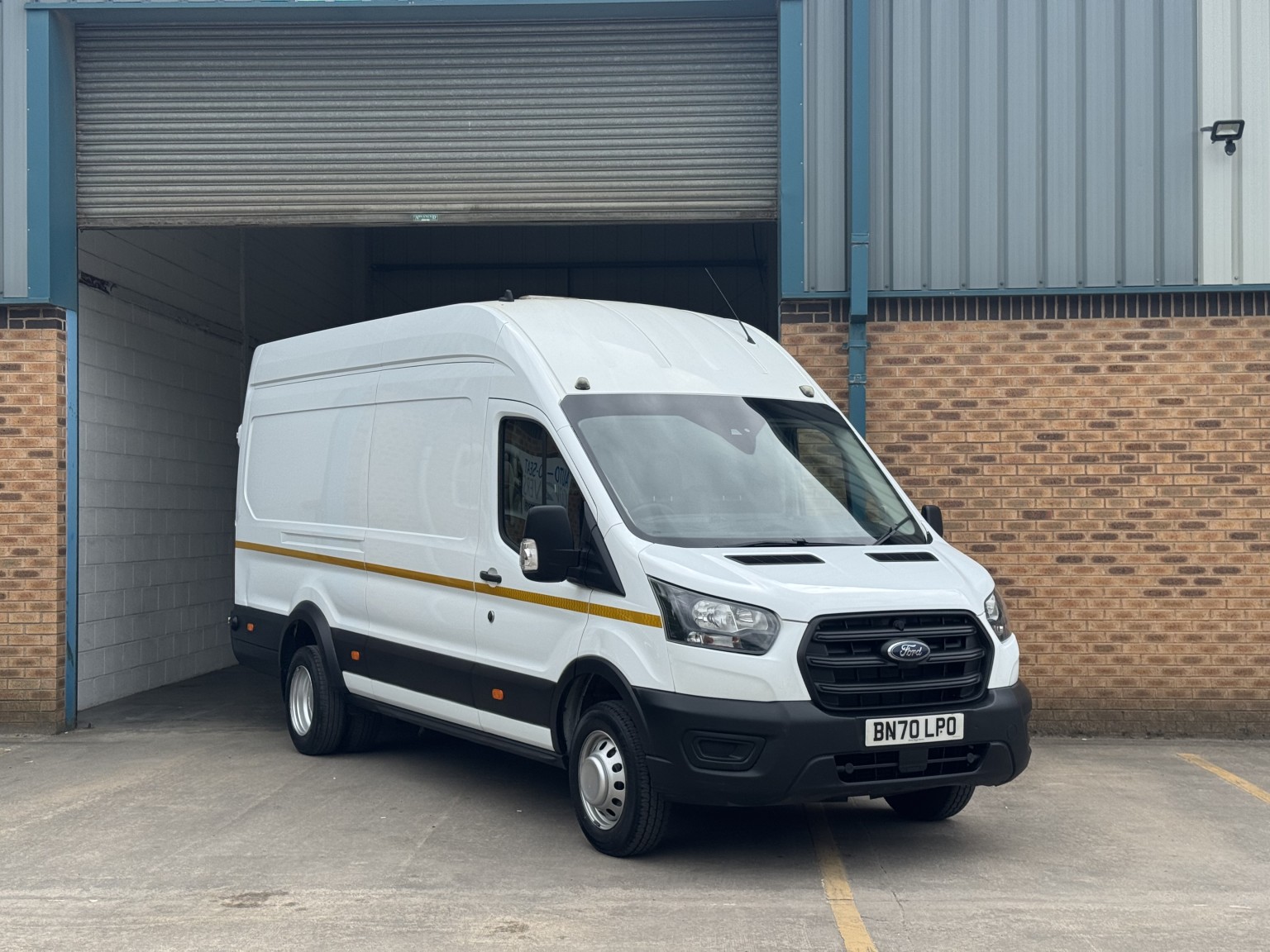 2020 Ford TRANSIT 2.0 350 EcoBlue Leader RWD L4 H3 Euro 6 (s/s) 5dr (DRW) XLWB TWIN REAR WHEEL for sale, exterior front view