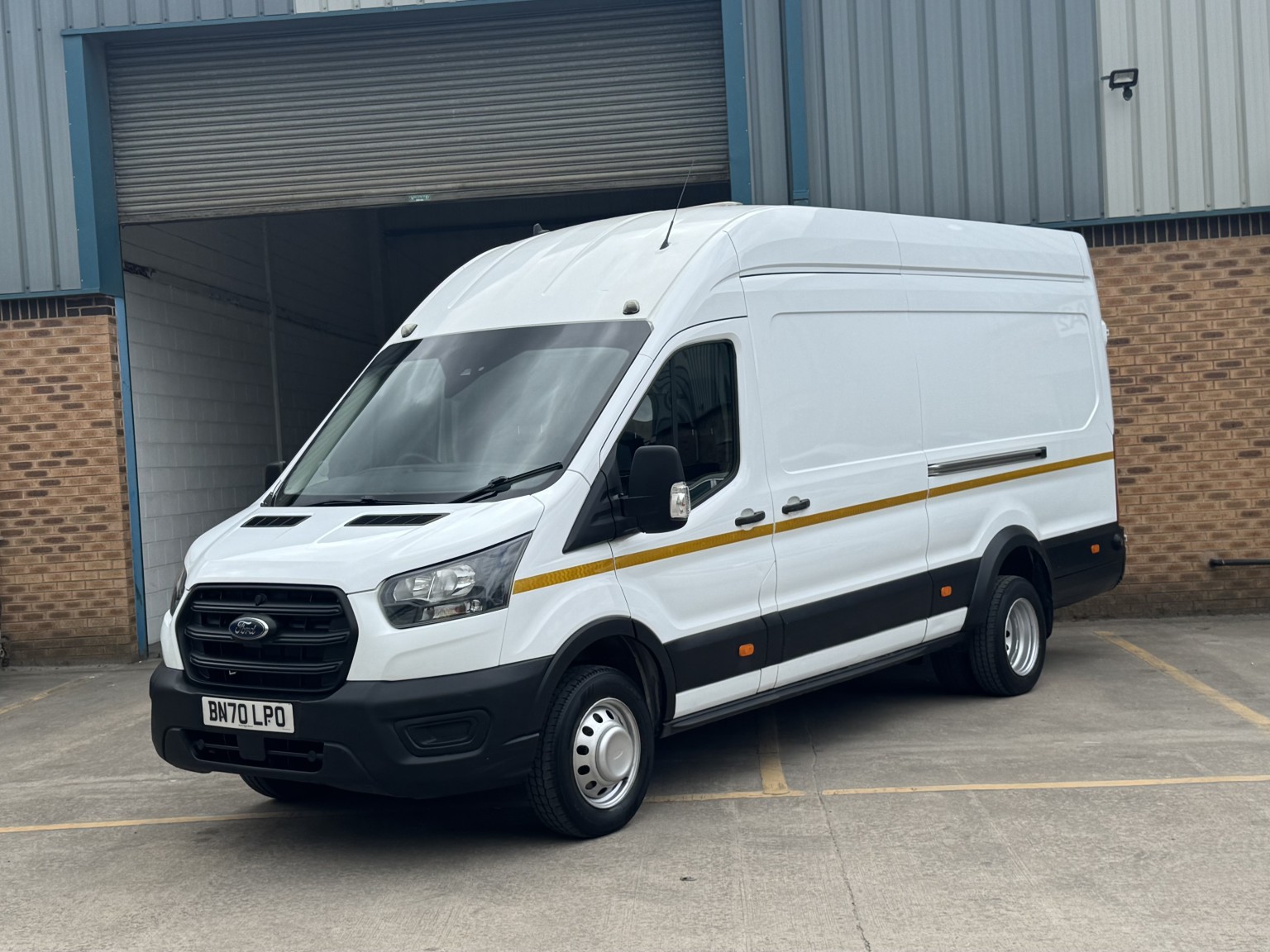 2020 Ford TRANSIT 2.0 350 EcoBlue Leader RWD L4 H3 Euro 6 (s/s) 5dr (DRW) XLWB TWIN REAR WHEEL, exterior view 2