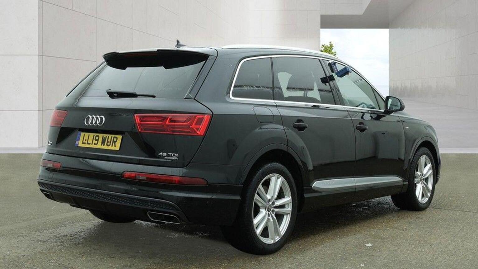 2019 Audi Q7 3.0 TDI V6 S line Tiptronic quattro Euro 6 (s/s) 5dr, exterior view 4