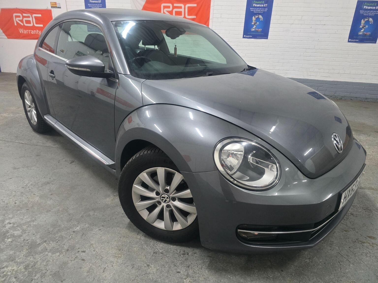2013 Volkswagen BEETLE 1.6 TDI BlueMotion Tech Design Euro 5 (s/s) 3dr, exterior view 2