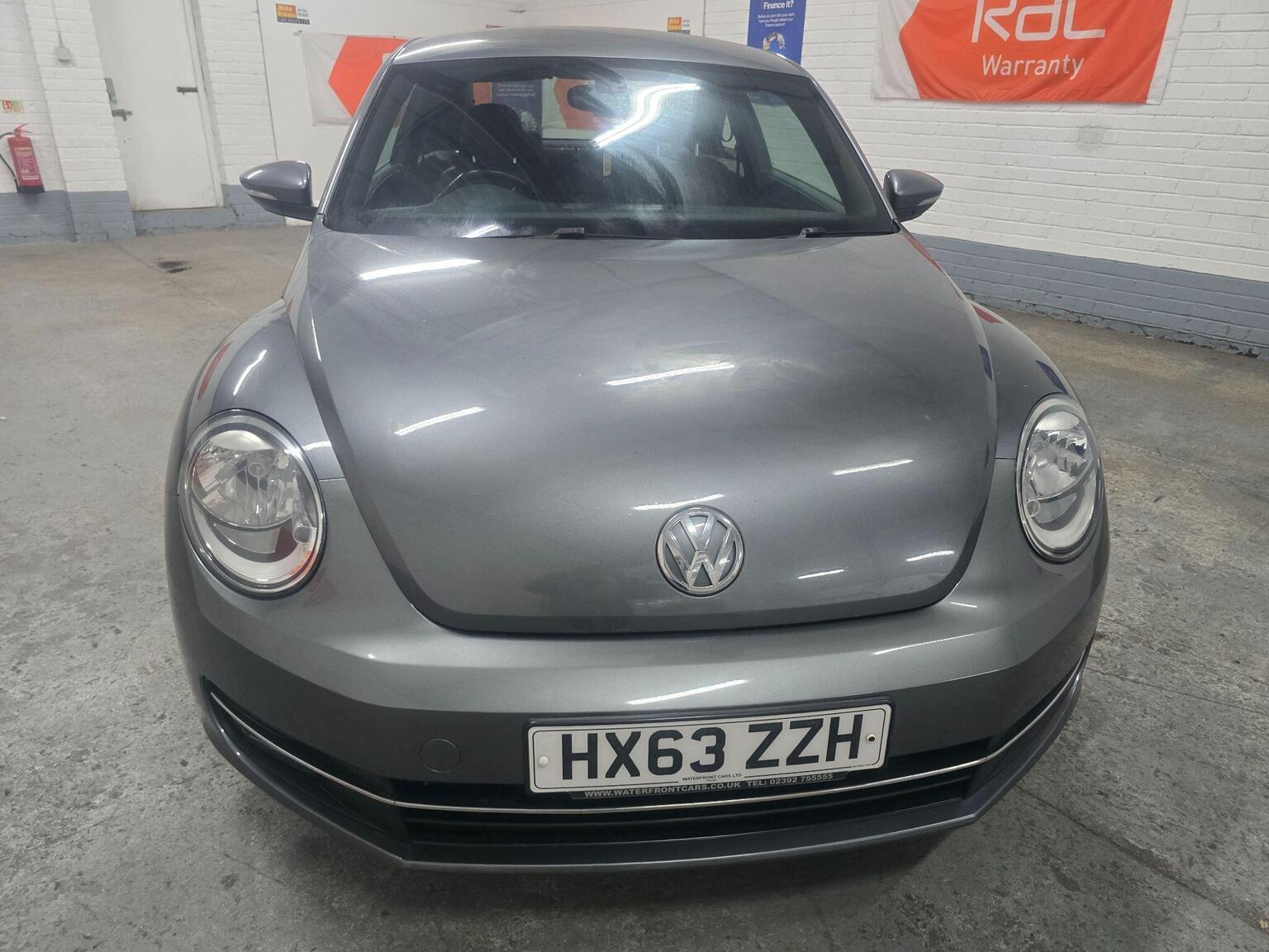 2013 Volkswagen BEETLE 1.6 TDI BlueMotion Tech Design Euro 5 (s/s) 3dr, exterior view 3