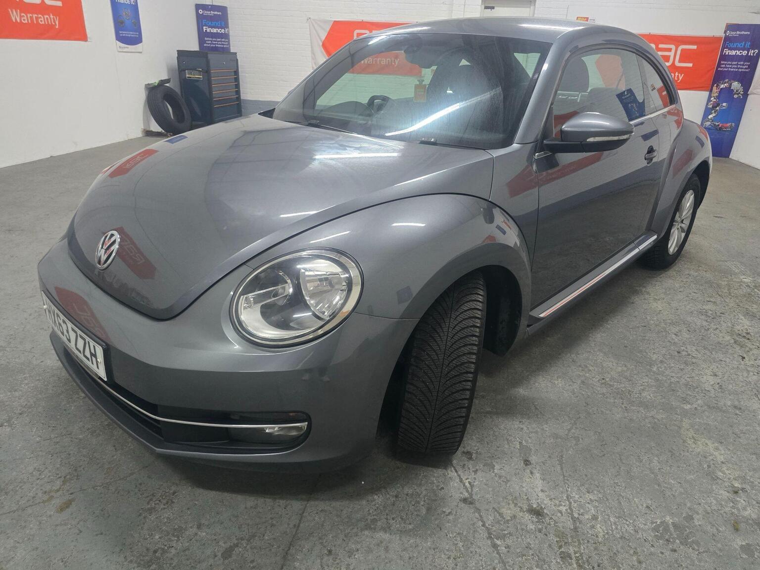 2013 Volkswagen BEETLE 1.6 TDI BlueMotion Tech Design Euro 5 (s/s) 3dr, exterior view 4