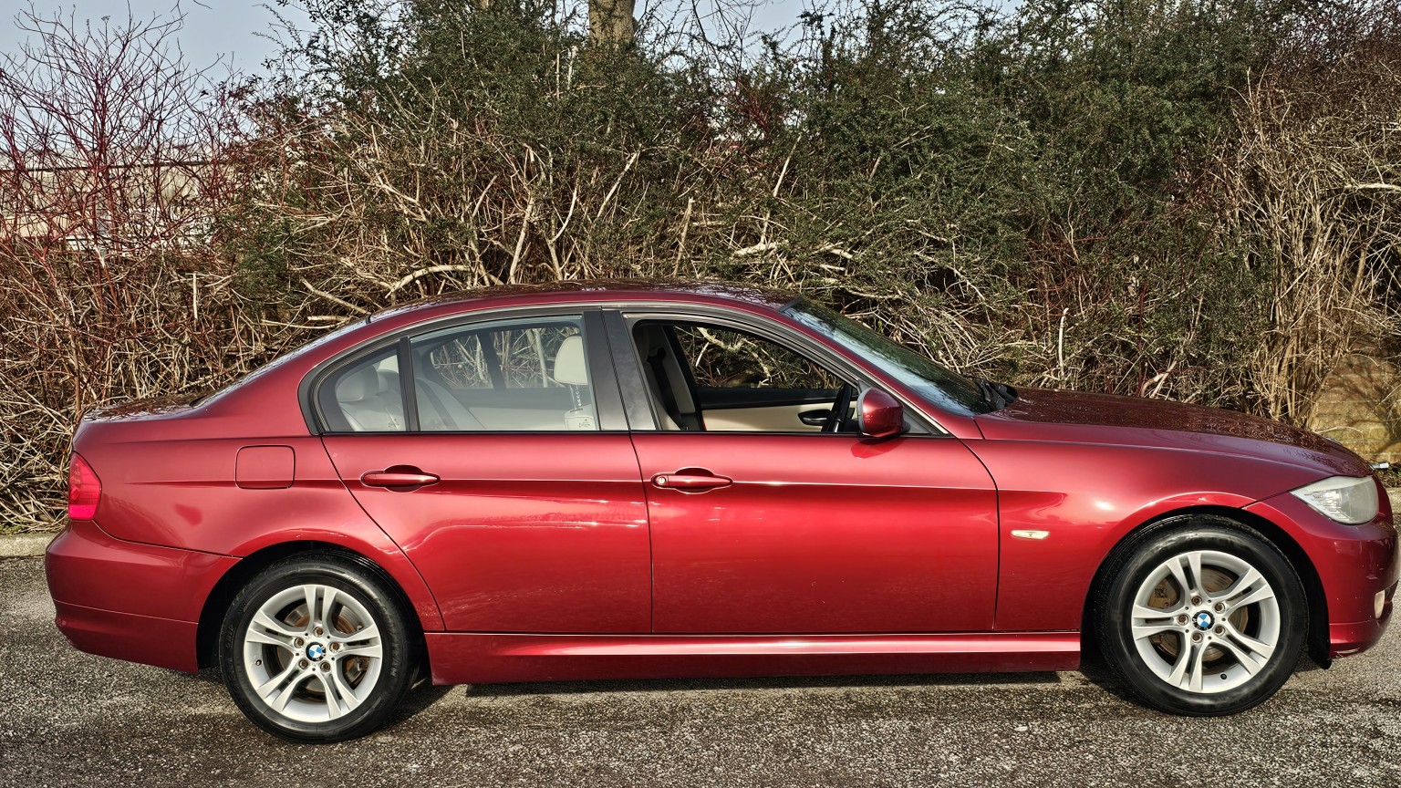 2011 BMW 3 SERIES 2.0 318d ES, exterior view 2
