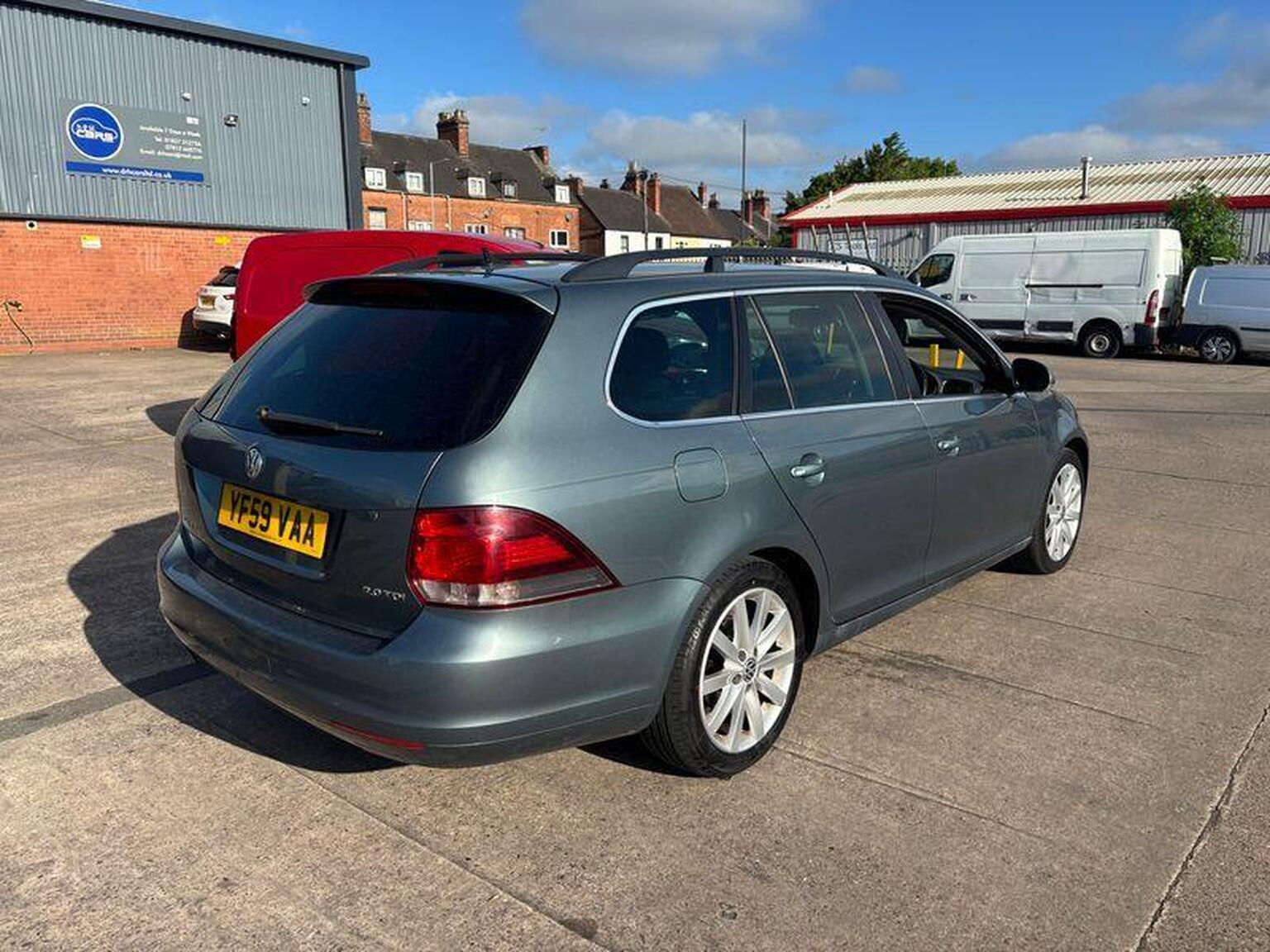 2010 Volkswagen GOLF 2.0 TDI Sportline Euro 5 5dr, exterior view 3