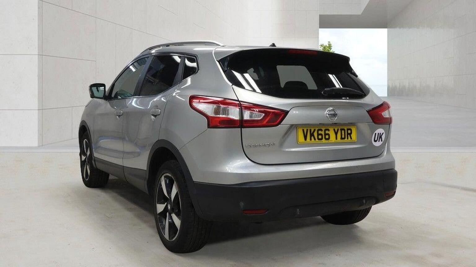 2016 Nissan QASHQAI 1.6 dCi N-Connecta 2WD Euro 6 (s/s) 5dr, exterior view 3