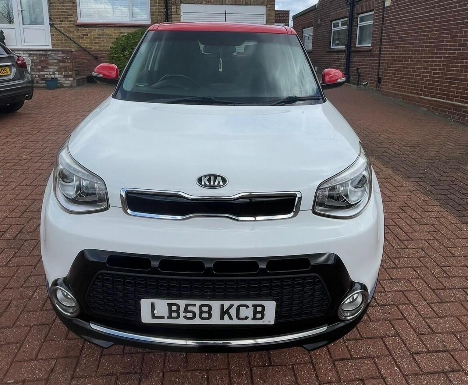 2015 Kia SOUL 1.6 CRDi Mixx Auto Euro 5 5dr, exterior view 2