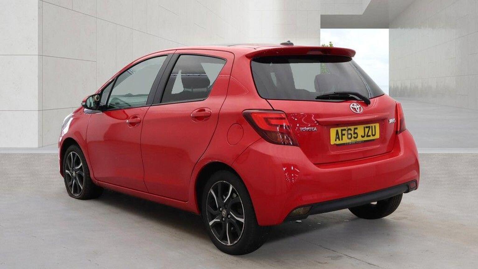 2015 Toyota YARIS 1.33 Dual VVT-i Sport Multidrive S Euro 5 5dr Euro 5, exterior view 4