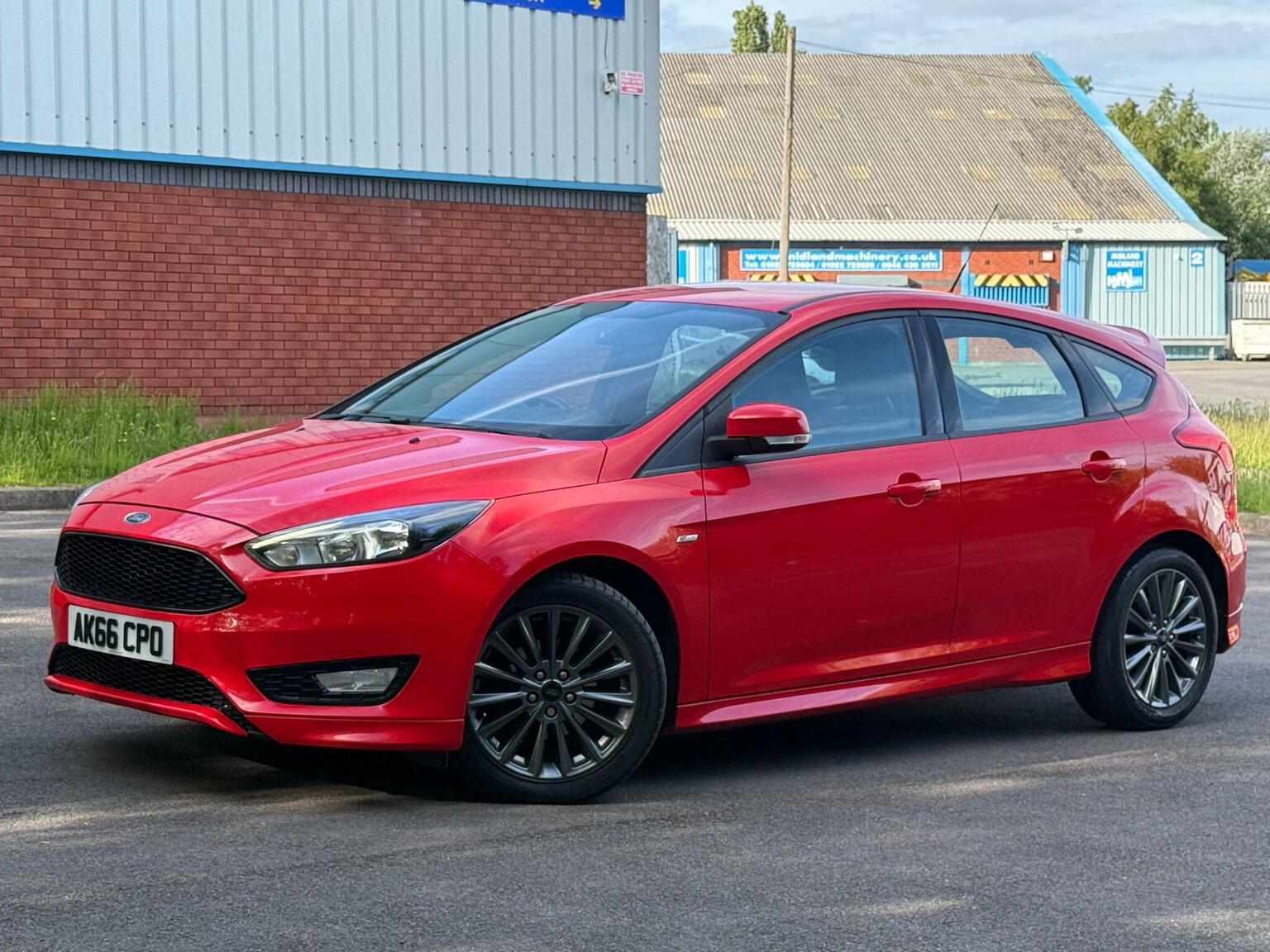 2016 Ford FOCUS 1.5 TDCi ST-Line Euro 6 (s/s) 5dr, exterior view 2