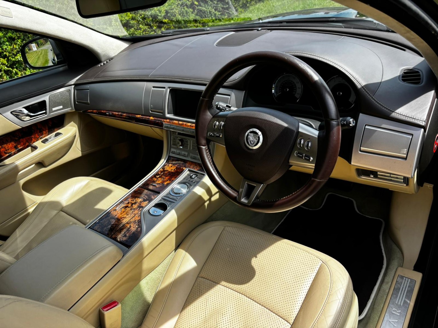 2009 Jaguar XF 5.0 V8 Portfolio, exterior view 2