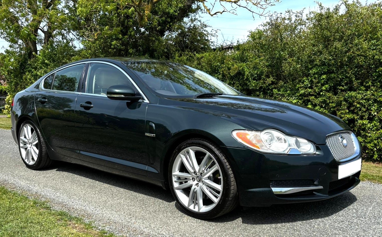 2009 Jaguar XF 5.0 V8 Portfolio, exterior view 4