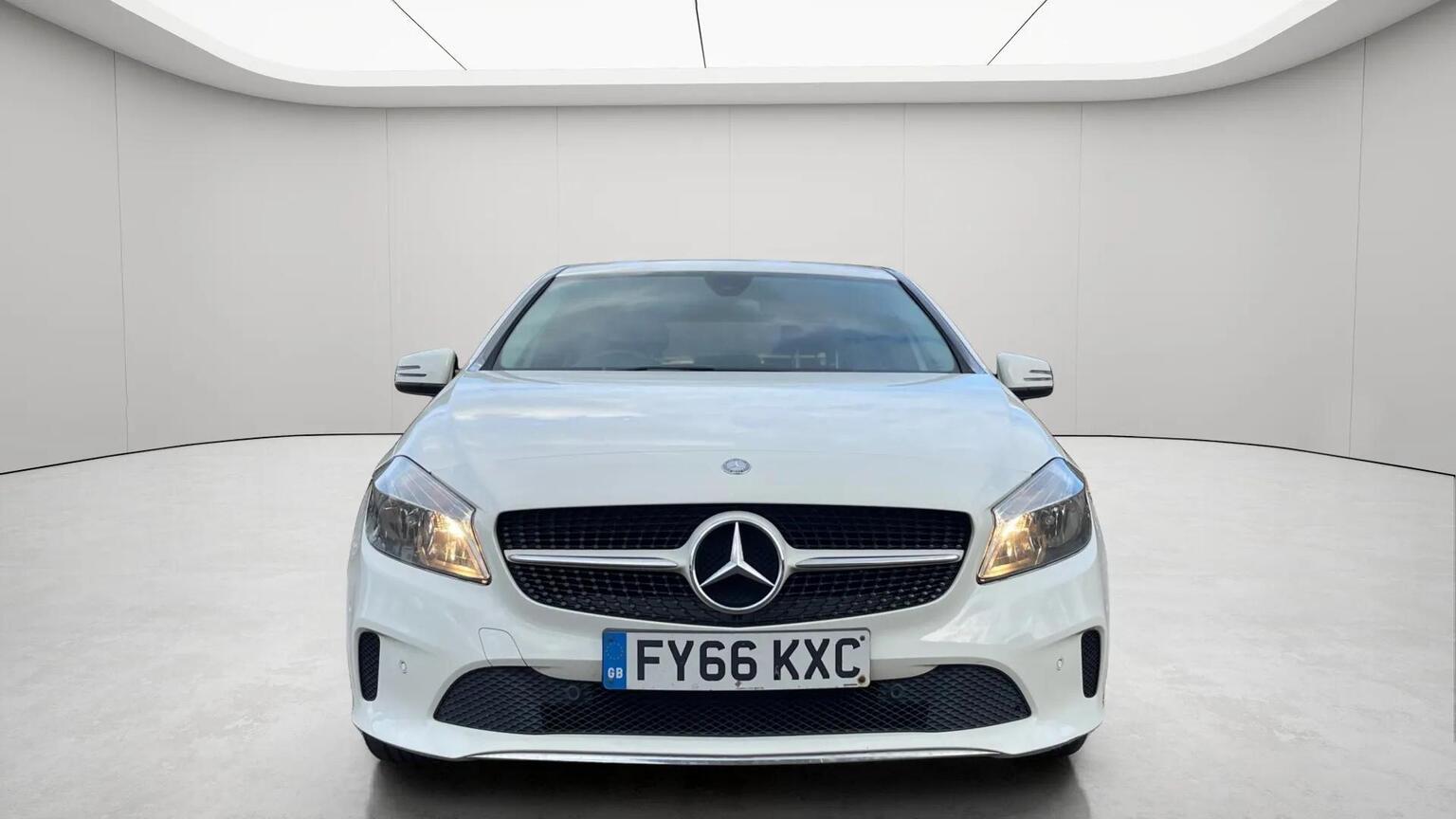 2016 Mercedes-Benz A CLASS 1.5 A180d SE (Executive) Euro 6 (s/s) 5dr, exterior view 2