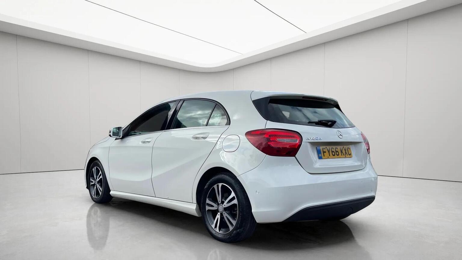2016 Mercedes-Benz A CLASS 1.5 A180d SE (Executive) Euro 6 (s/s) 5dr, exterior view 3