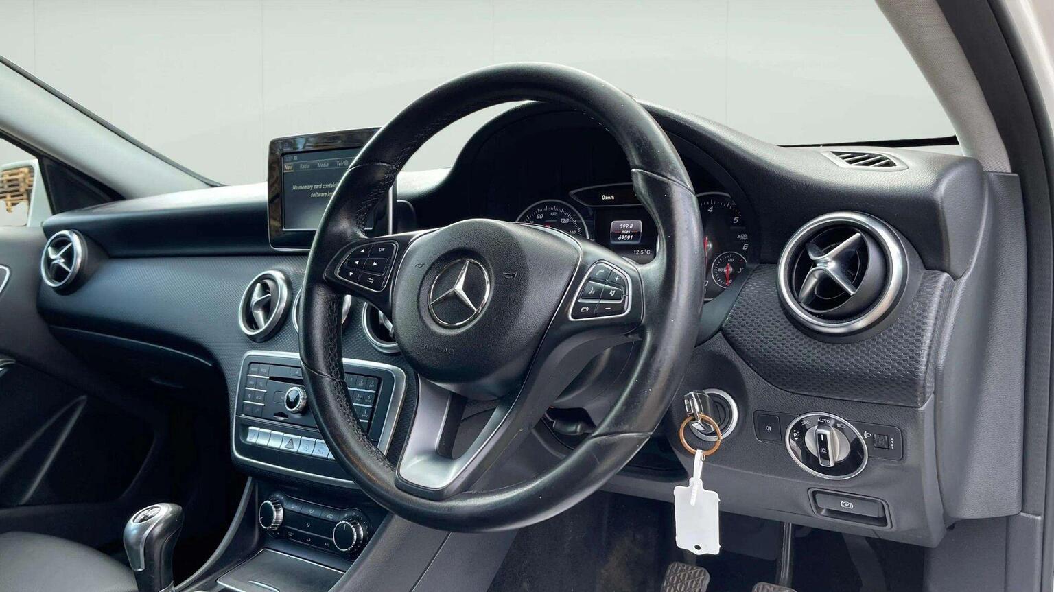 2016 Mercedes-Benz A CLASS 1.5 A180d SE (Executive) Euro 6 (s/s) 5dr, exterior view 4