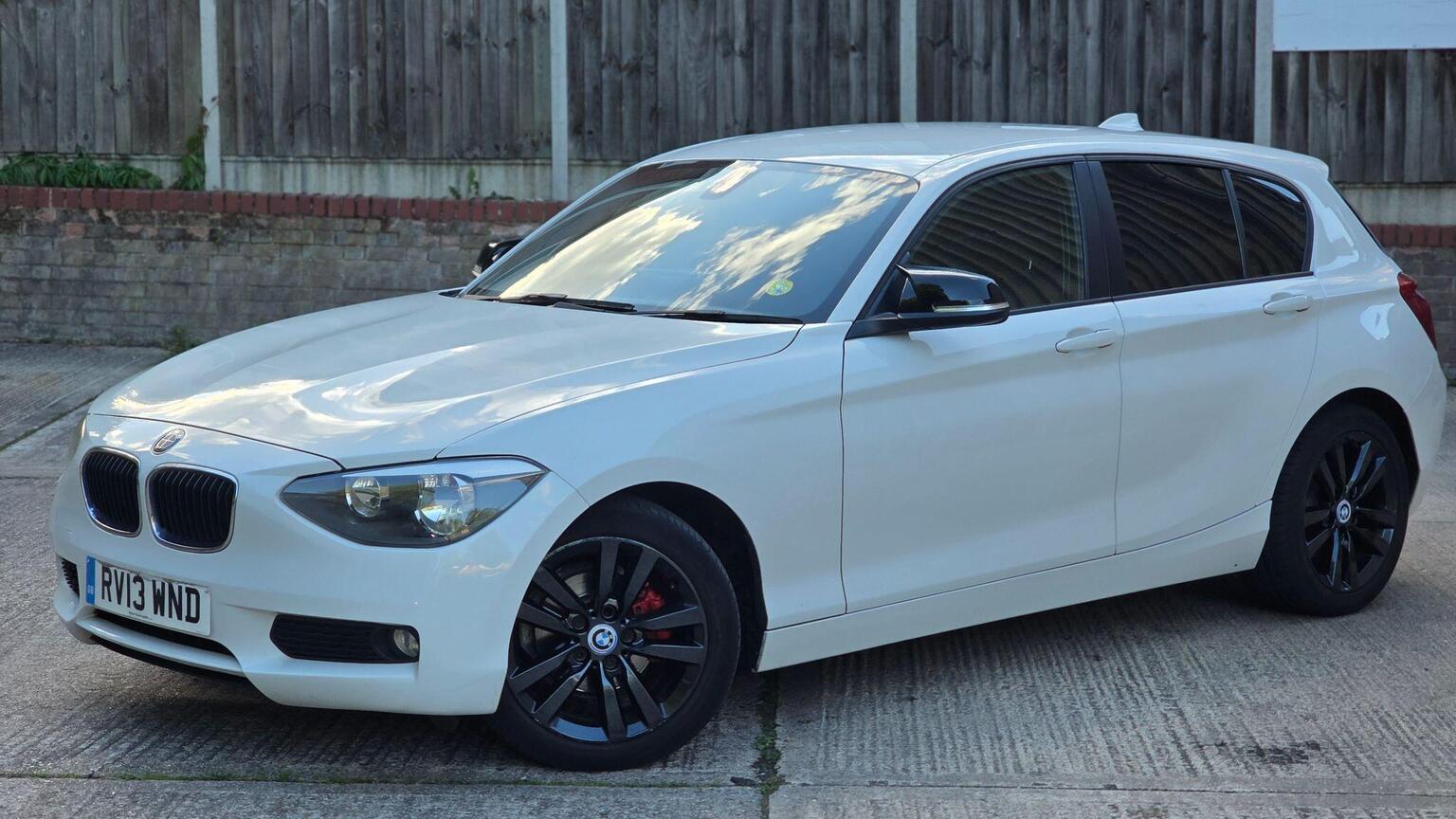 2013 BMW 1 SERIES 1.6 116d ED EfficientDynamics Euro 5 (s/s) 5dr, exterior view 2