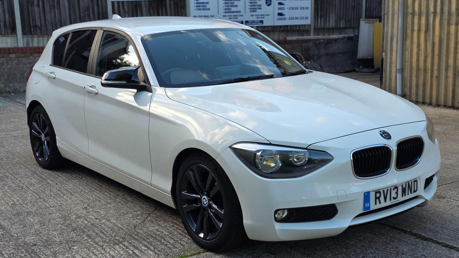 2013 BMW 1 SERIES 1.6 116d ED EfficientDynamics Euro 5 (s/s) 5dr, exterior view 4