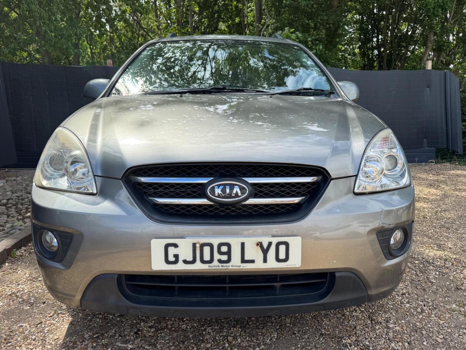 2009 Kia CARENS 2.0 CRDi GS 5dr, exterior view 3