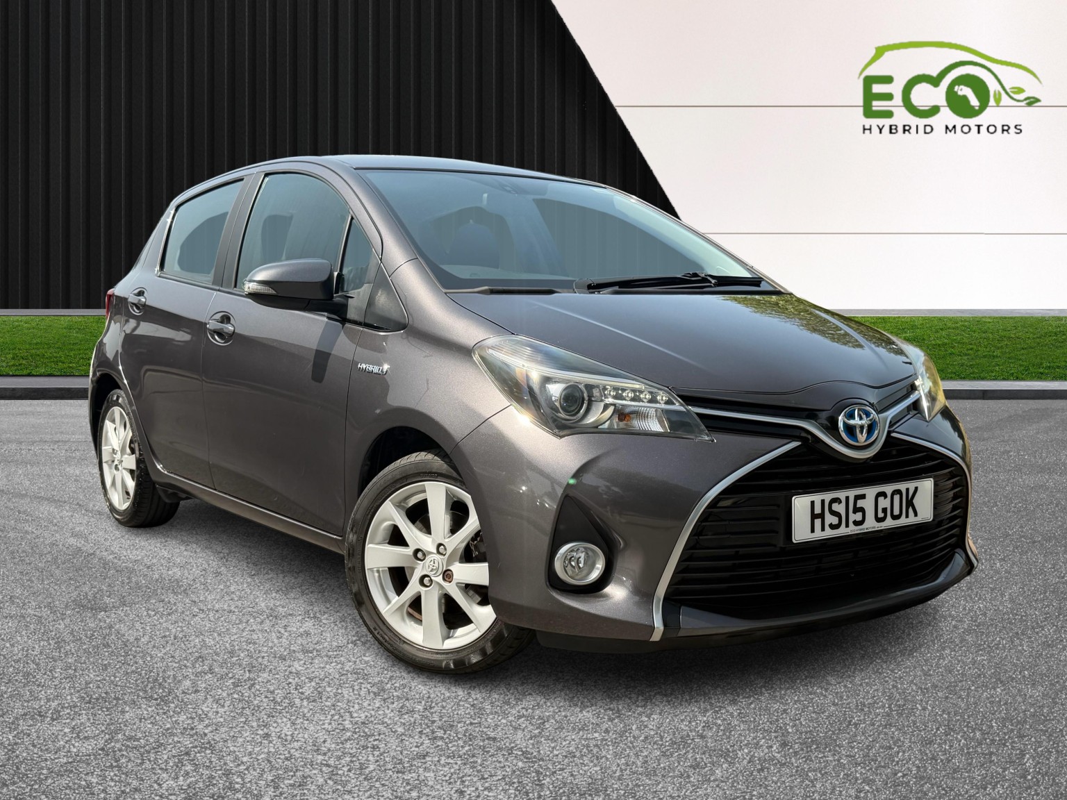 2015 Toyota YARIS 1.5 VVT-h Excel, exterior view 3