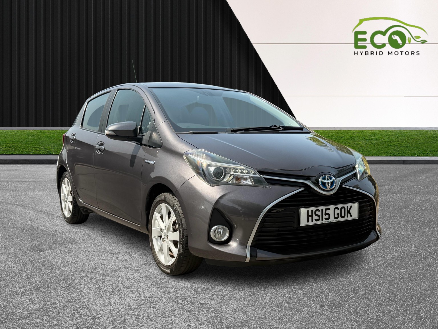 2015 Toyota YARIS 1.5 VVT-h Excel, exterior view 4