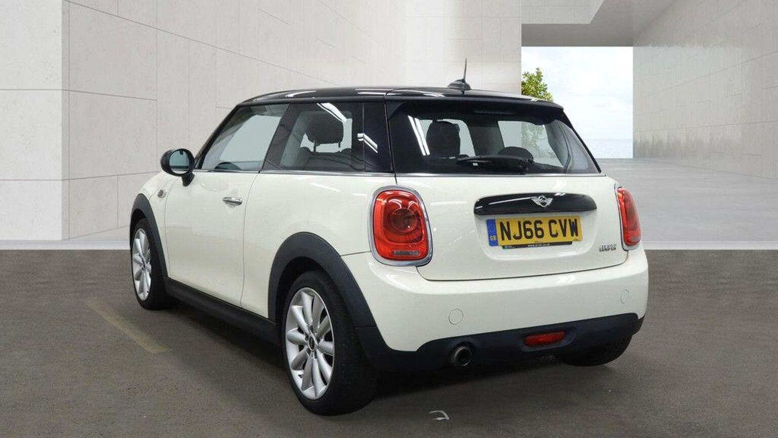 2016 MINI HATCH 1.5 Cooper Euro 6 (s/s) 3dr, exterior view 3