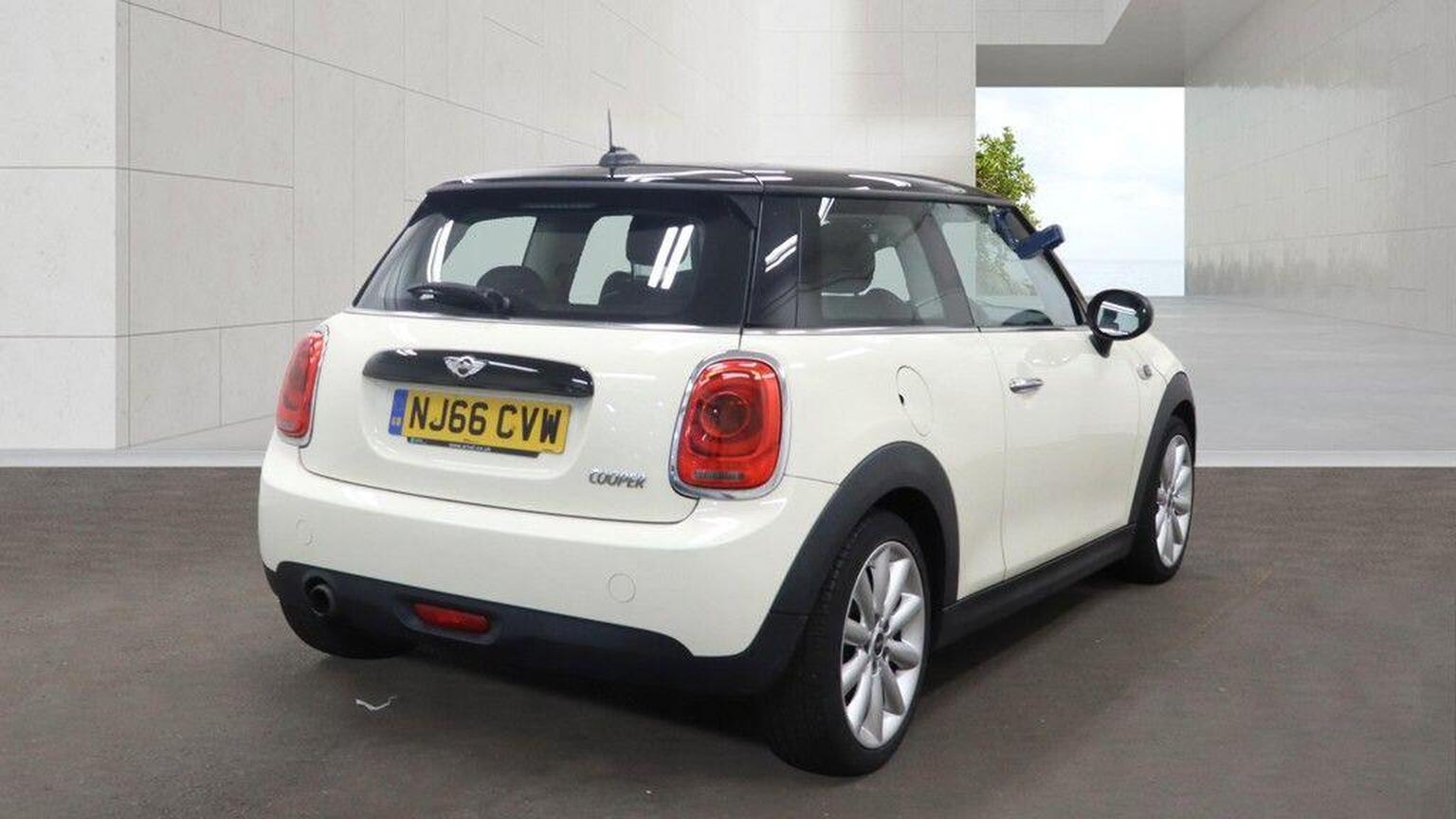 2016 MINI HATCH 1.5 Cooper Euro 6 (s/s) 3dr, exterior view 4
