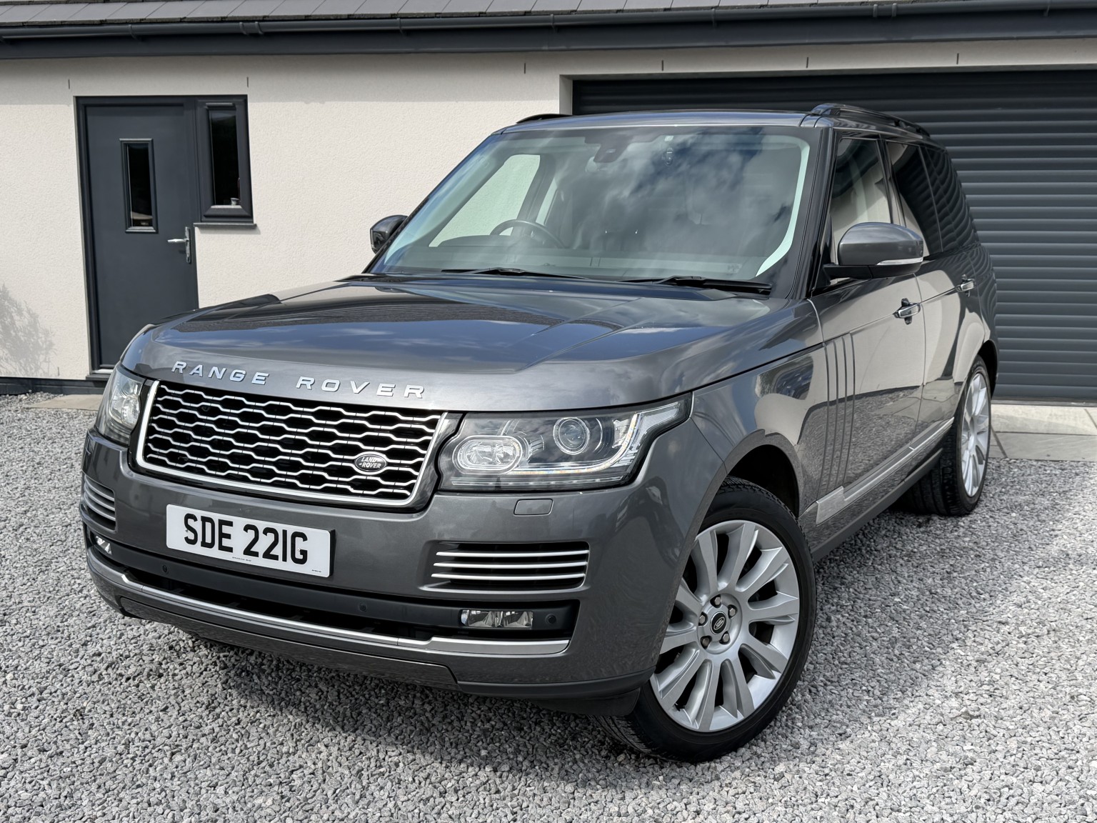 2014 Land Rover RANGE ROVER 4.4 SD V8 Vogue SE, exterior view 2