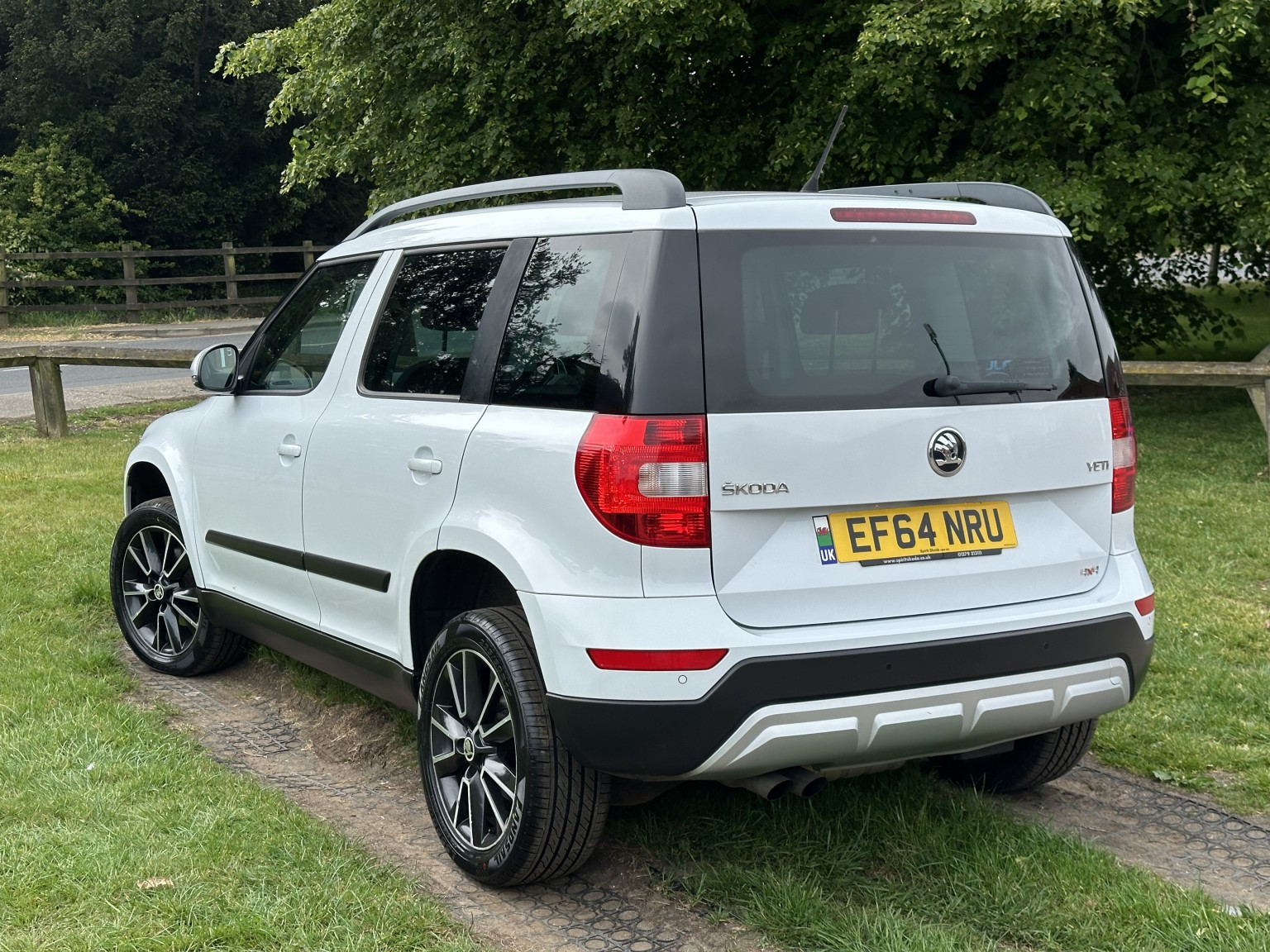 2015 Skoda YETI 2.0 TDI OUTDOOR SE 4X4 DSG, exterior view 3