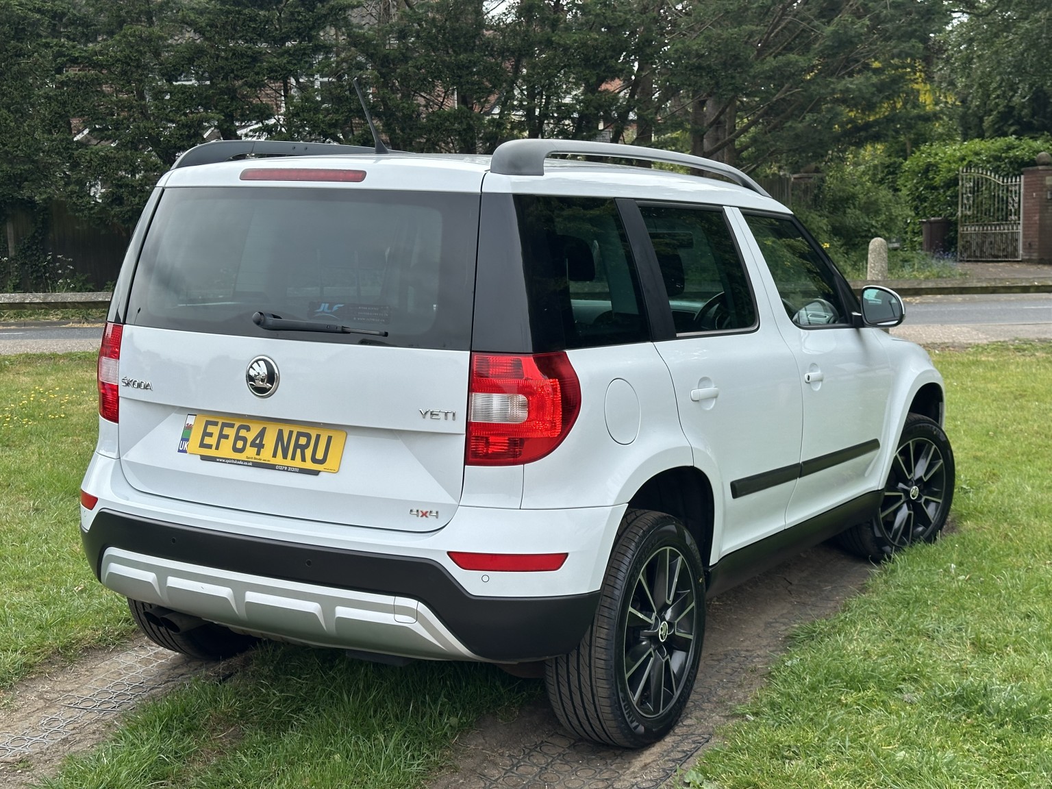 2015 Skoda YETI 2.0 TDI OUTDOOR SE 4X4 DSG, exterior view 4