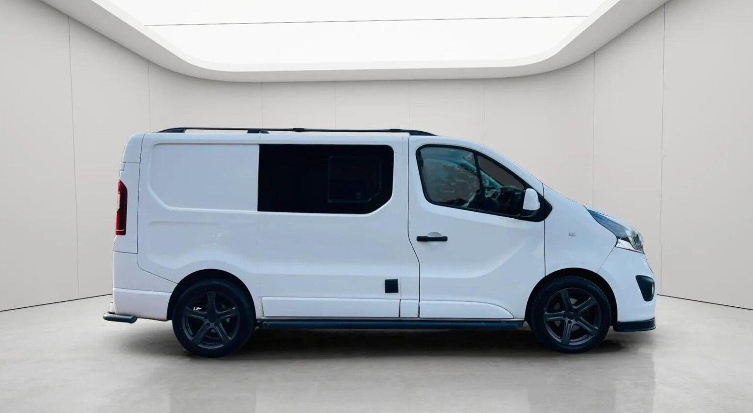2018 Vauxhall VIVARO 1.6 CDTi 2900 Sportive L1 H1 Euro 6 5dr, exterior view 3