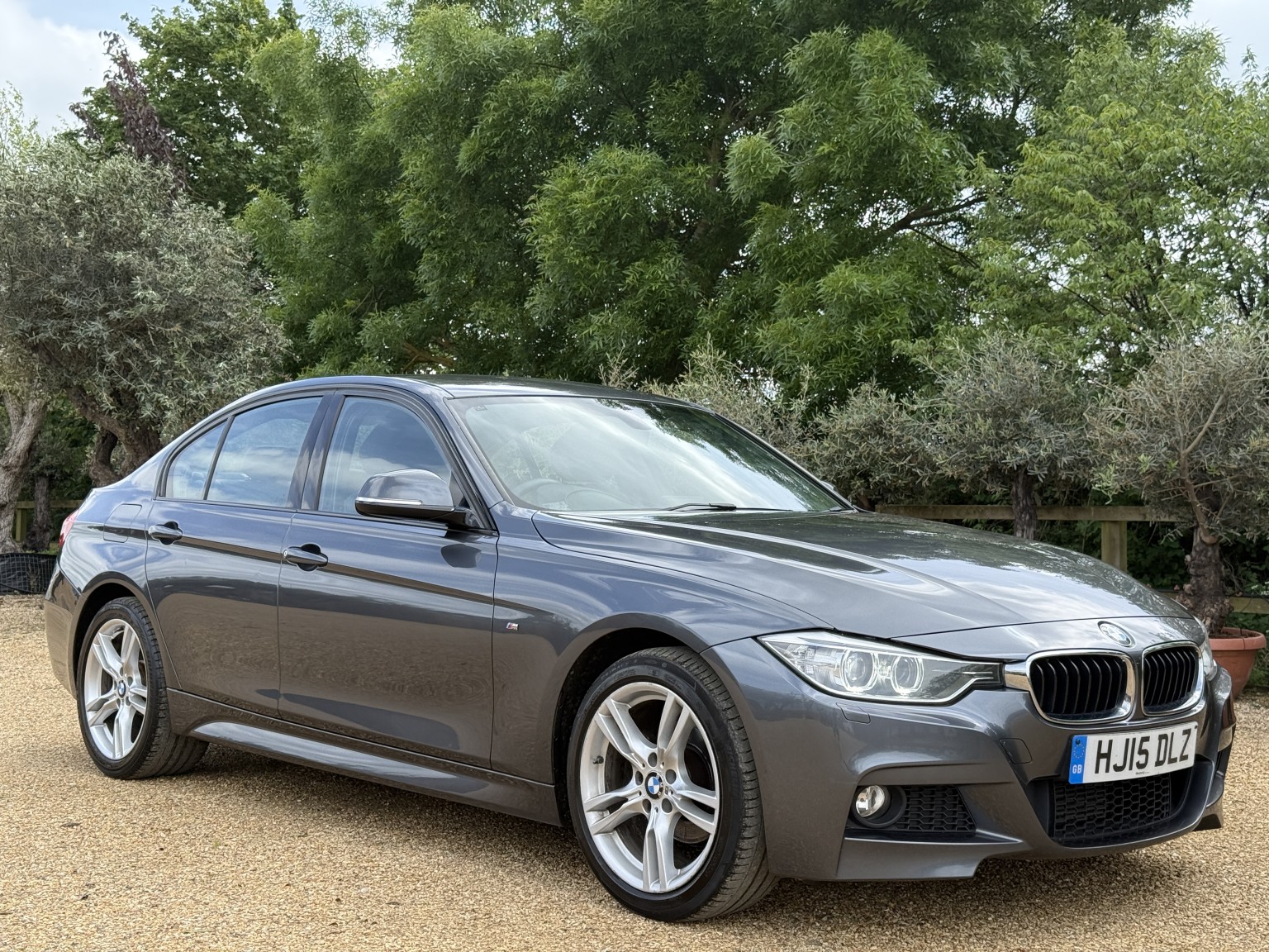 2015 BMW 3 SERIES 2.0 320i xDrive M Sport Saloon, exterior view 2